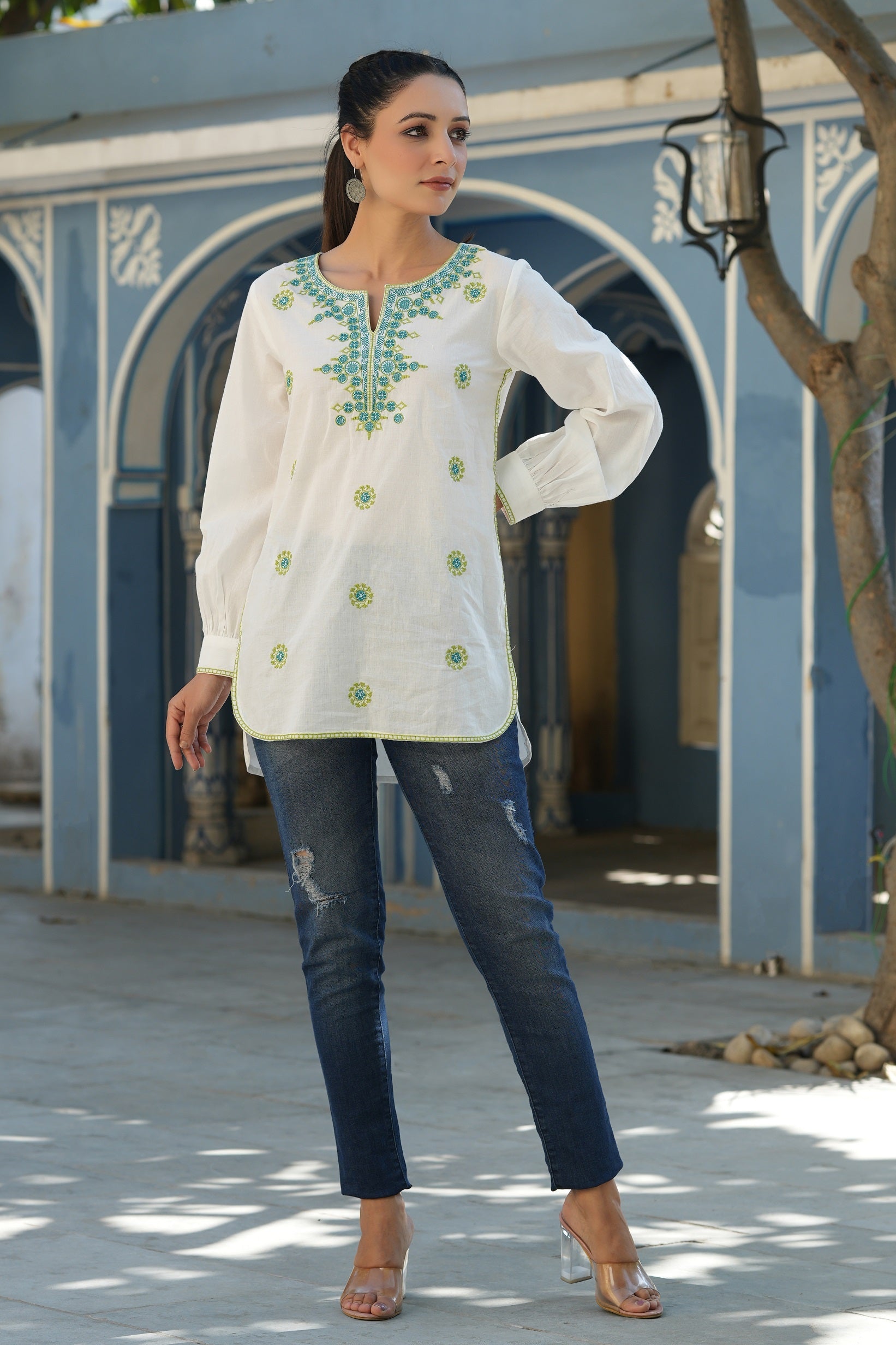 Juniper Women’s Off-White Cambric Solid Embroidered Tunic