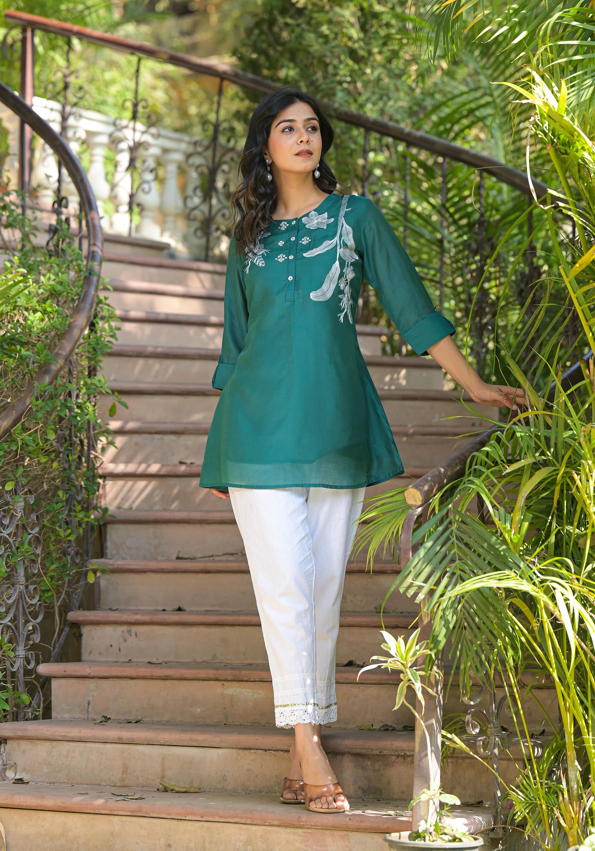 Green Solid Chanderi Tunic With Thread Work & Buttons