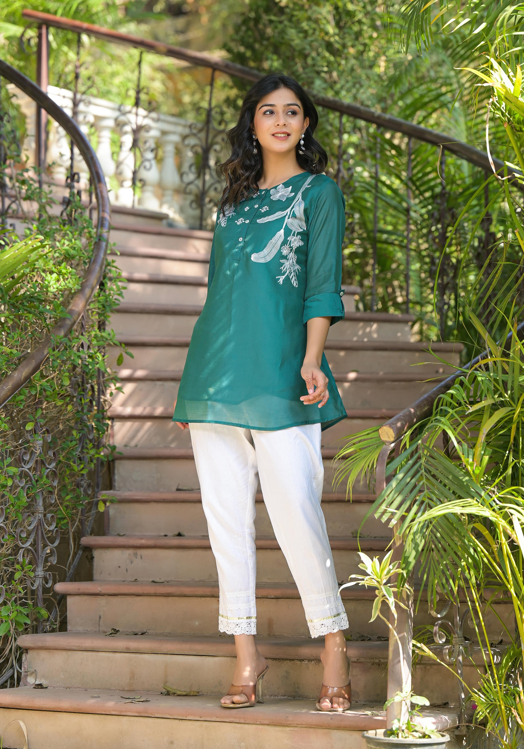 Green Solid Chanderi Tunic With Thread Work & Buttons