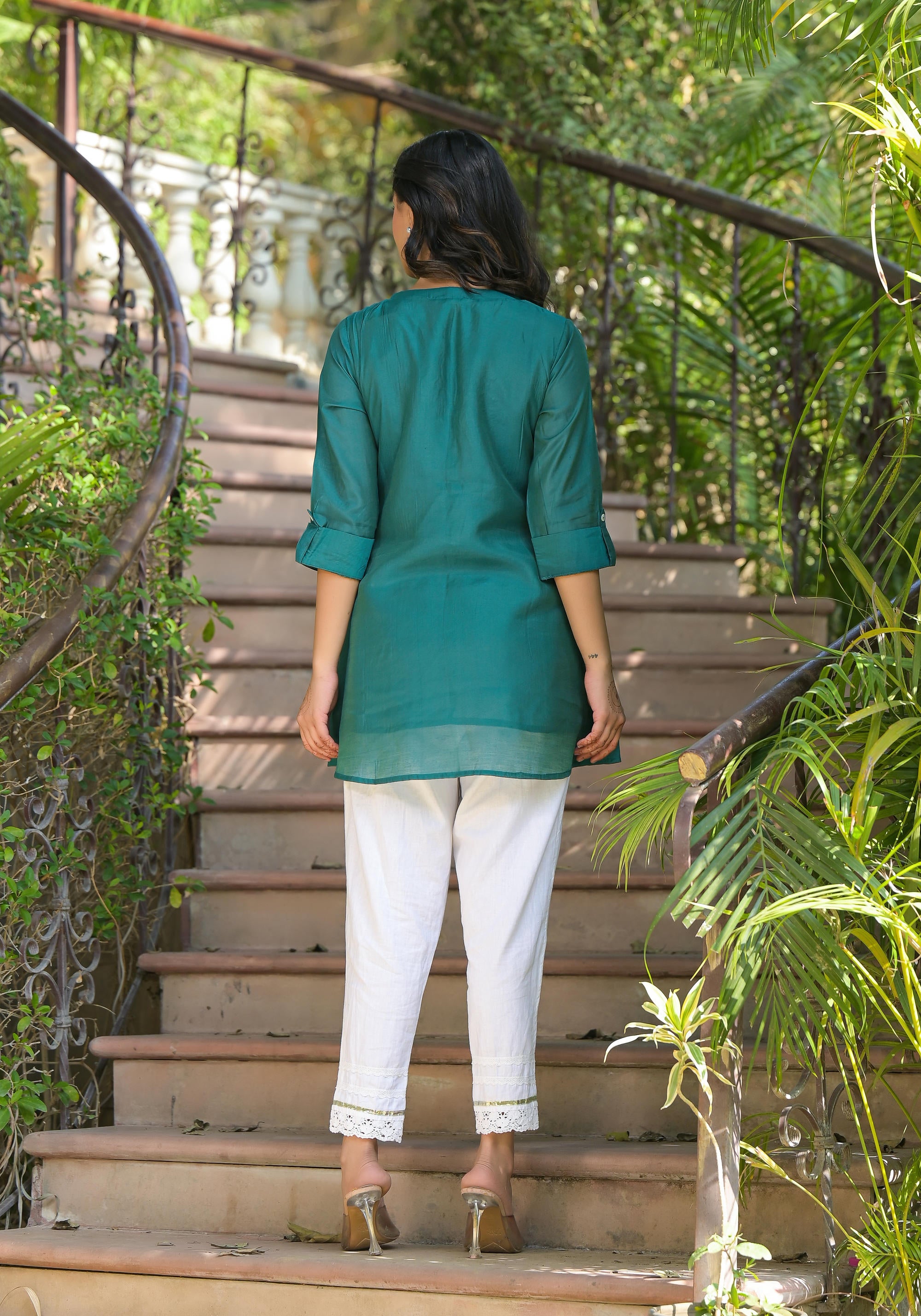 Green Solid Chanderi Tunic With Thread Work & Buttons