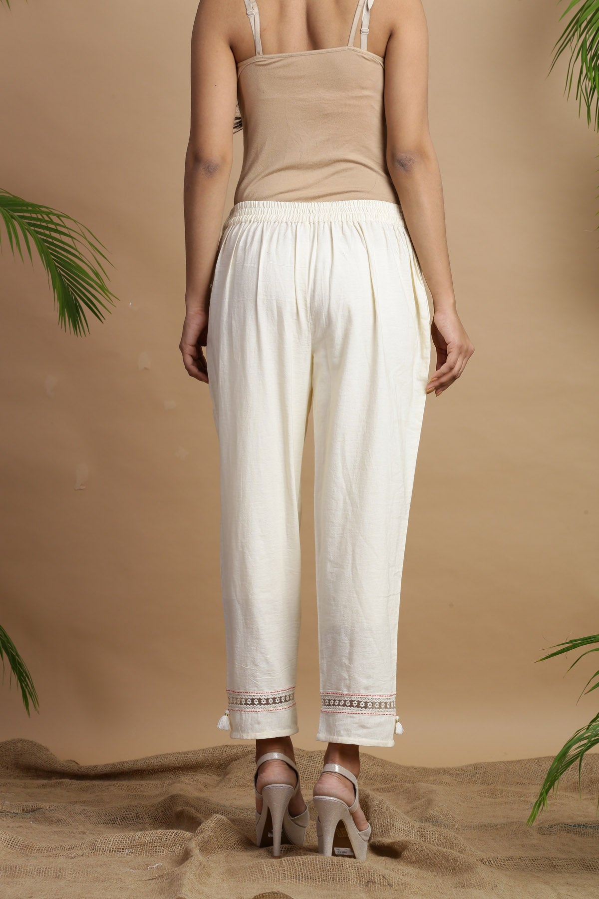 Juniper White Rayon Flex Solid Slim Fit Cigarette Women Pants With One Pocket With Self Design