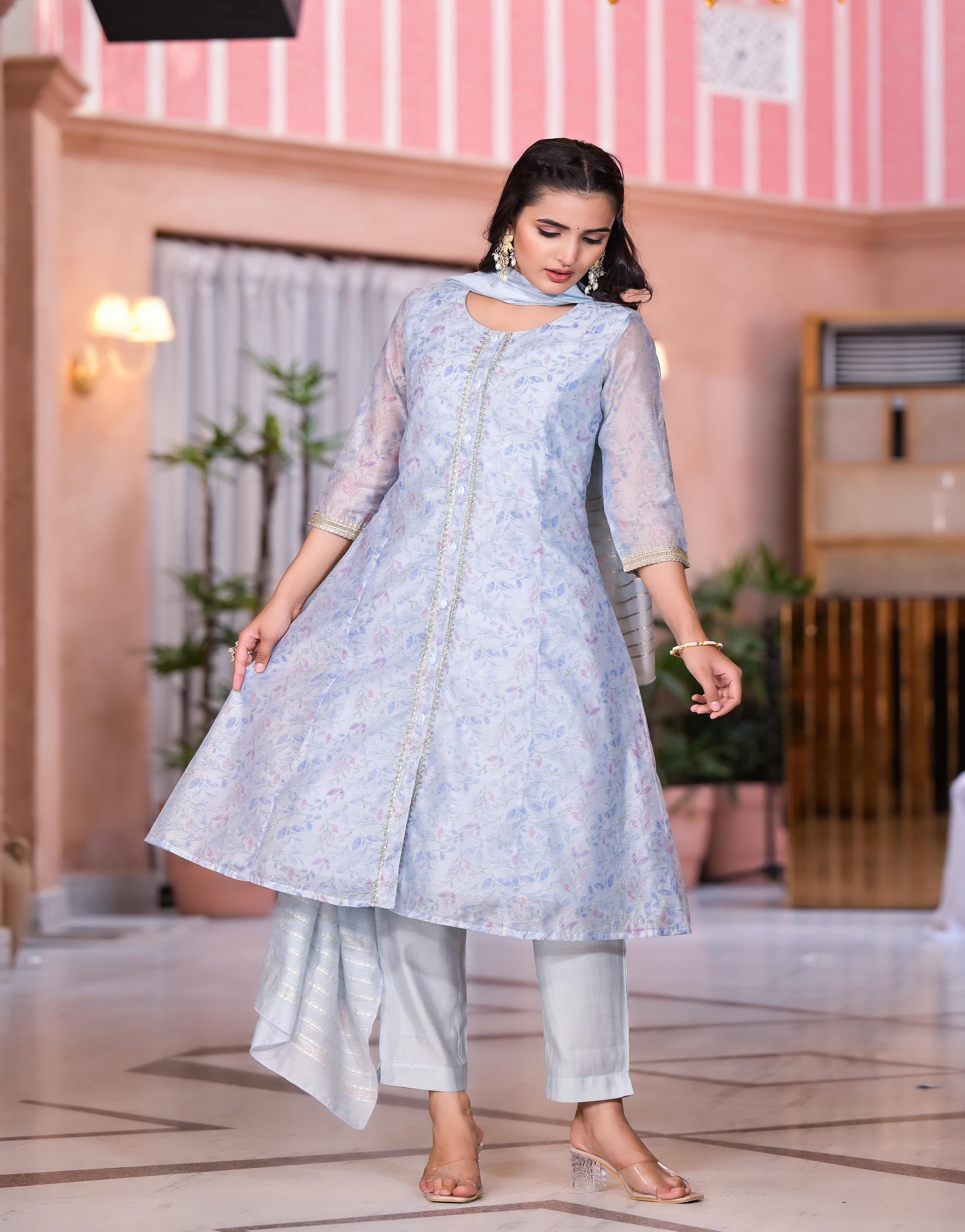 Grey Floral Printed Chanderi Kurta Set With Lace & Buttons