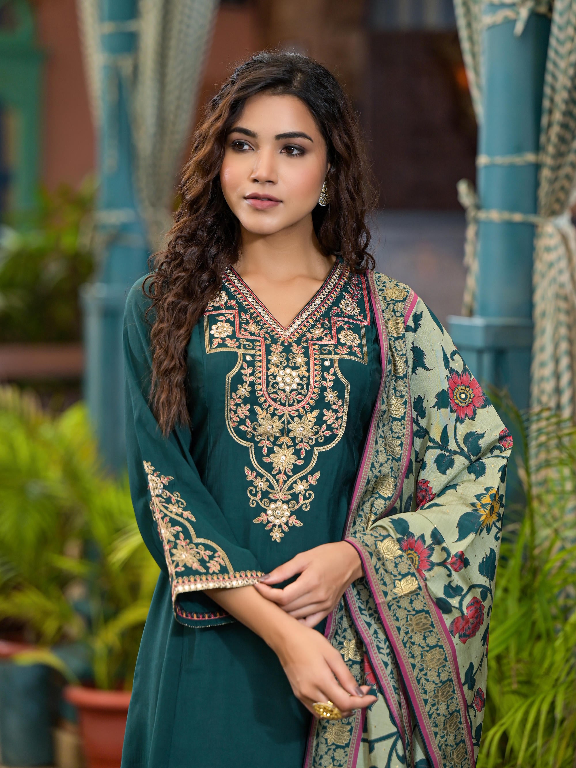 Green Thread Embroidered Viscose Kurta Set With Zari & Mirror Work