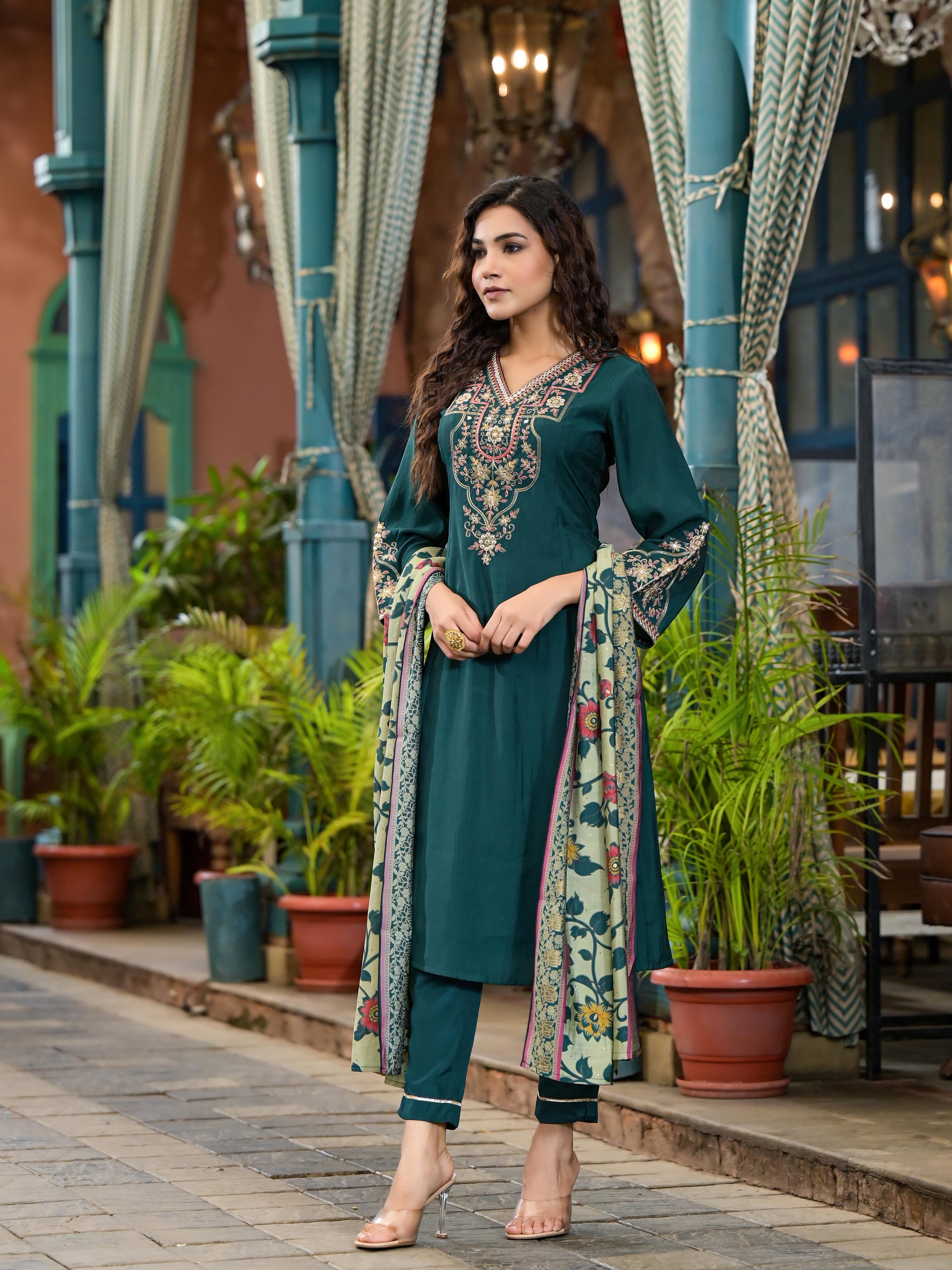 Green Thread Embroidered Viscose Kurta Set With Zari & Mirror Work