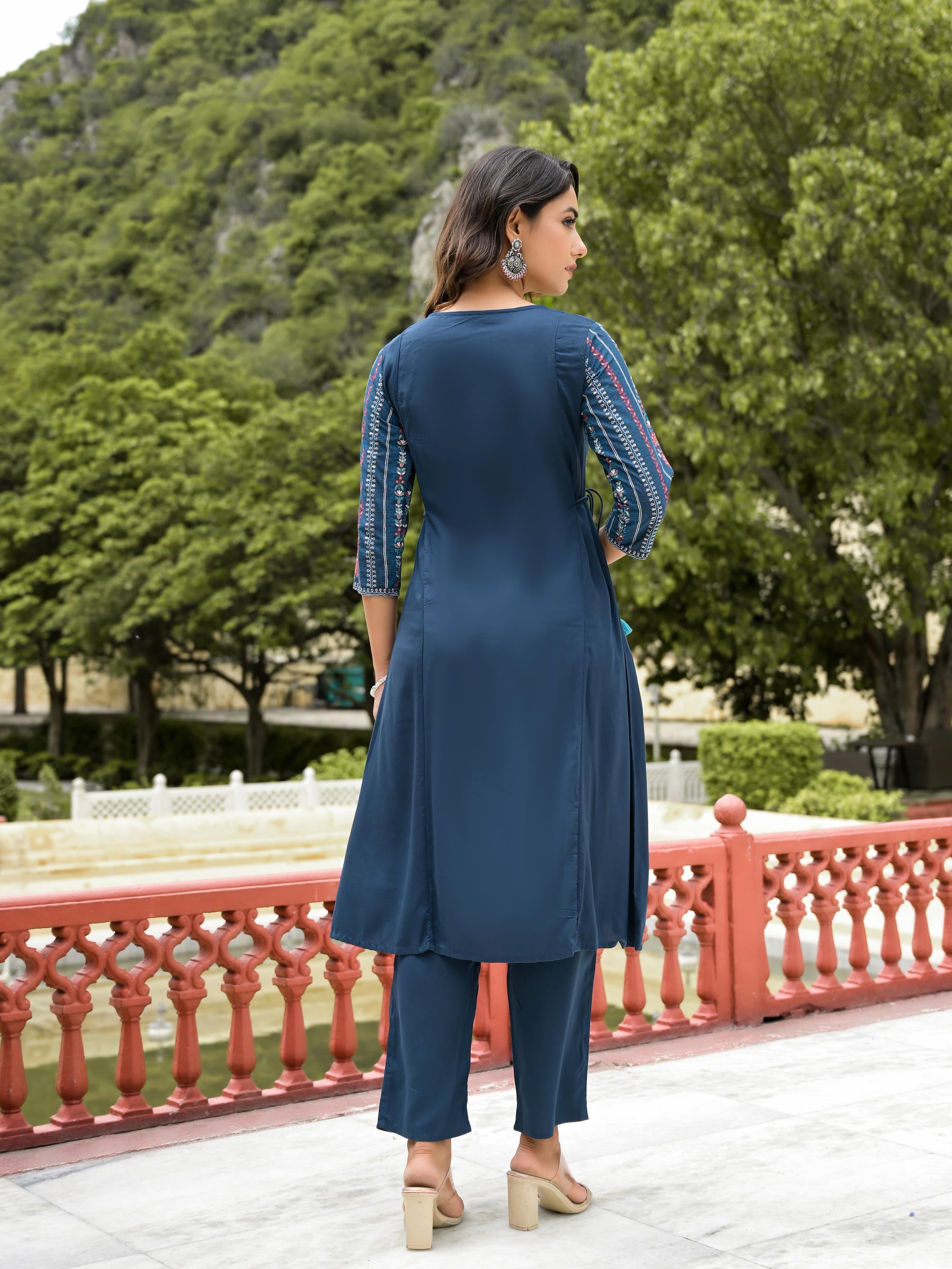 Blue Floral Printed Liva Rayon Kurta Pant And Dupatta Set With Doris At Waist & Thread Work And Tassels