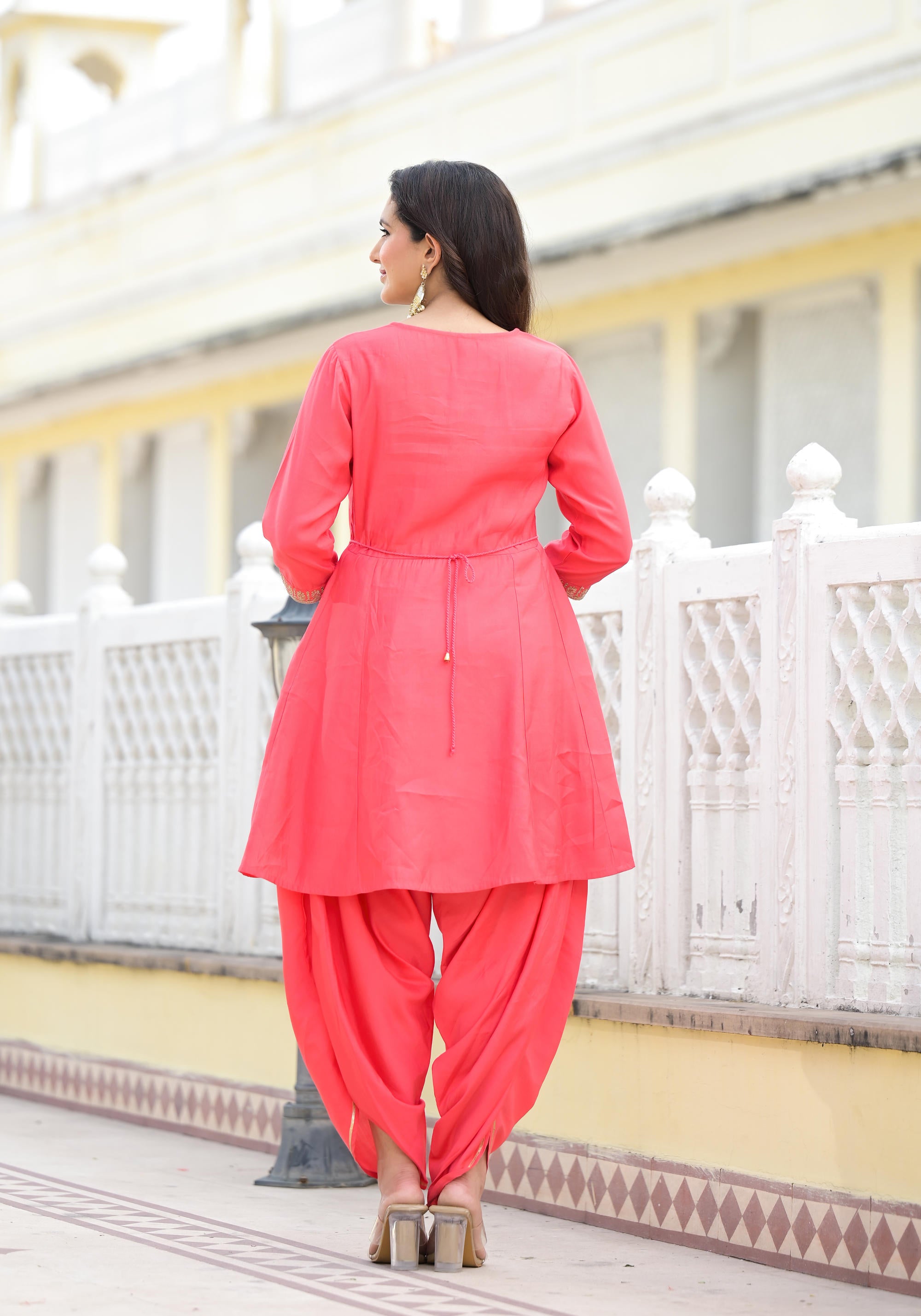 Peach Solid Viscose Kurta & Pant Set With Zari & Mirror Work