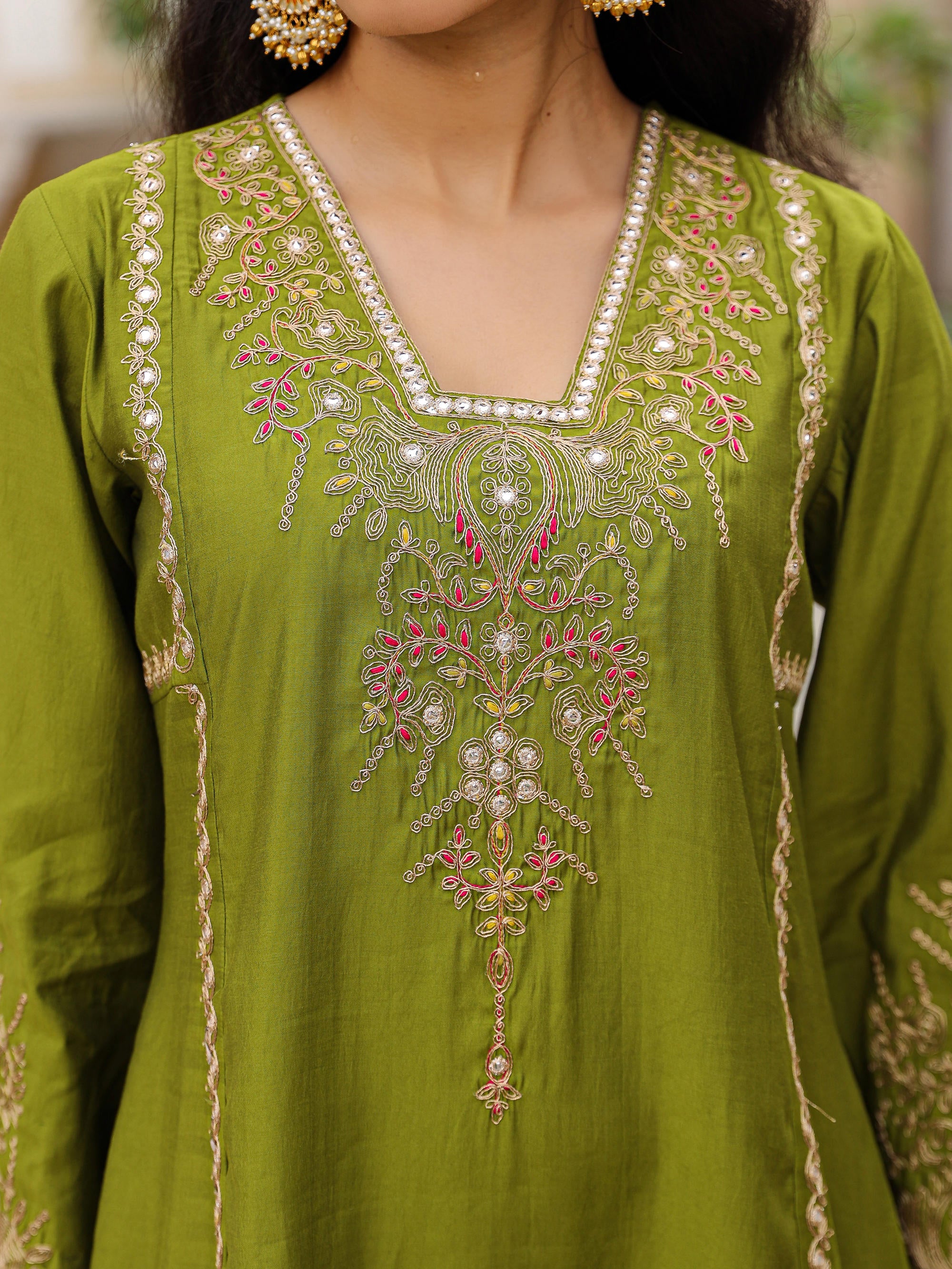 The Swarn Mehndi Green Thread Embroidered Viscose Kurta Pant And Dupatta With Mirror & Zari work