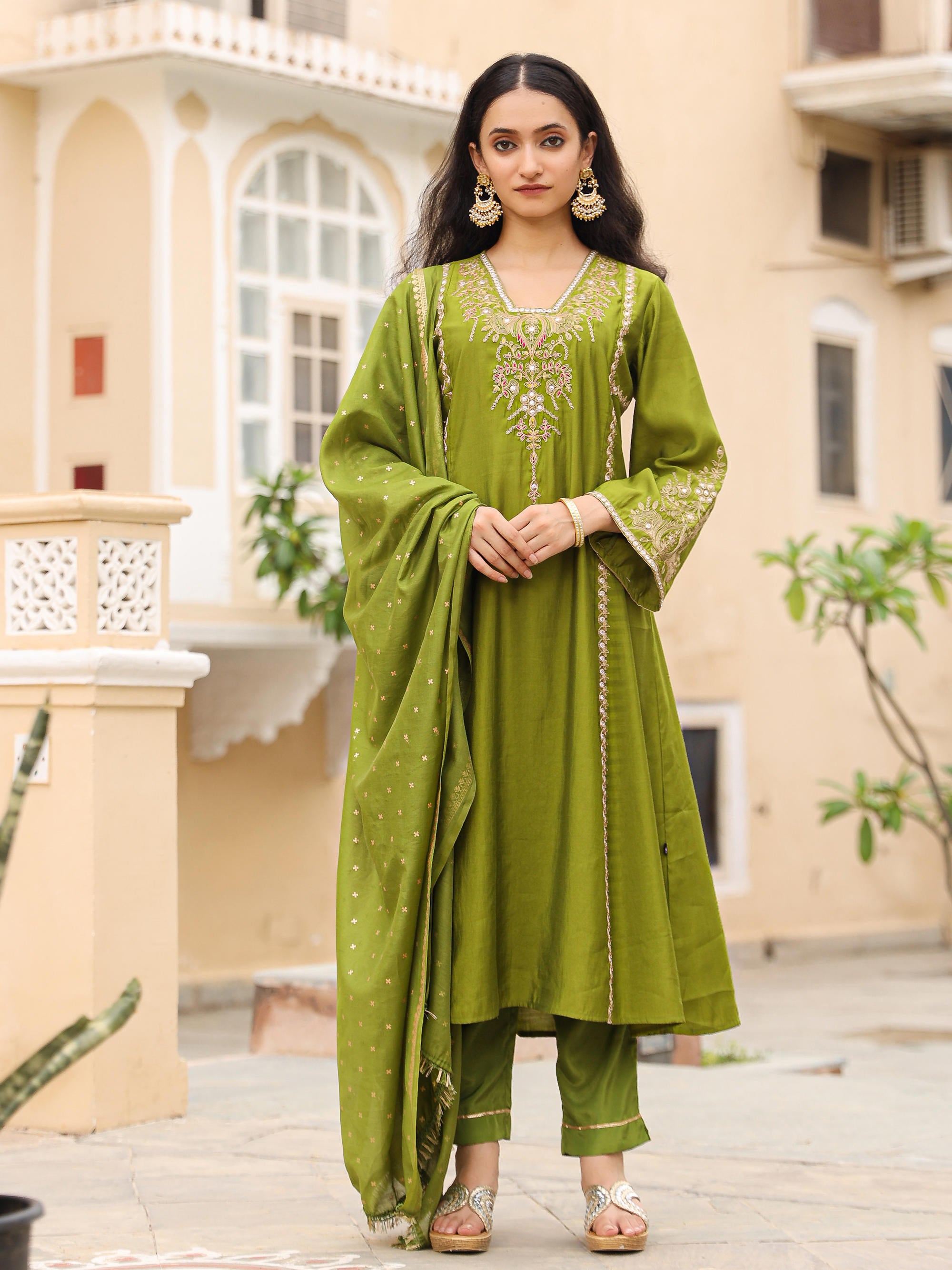 The Swarn Mehndi Green Thread Embroidered Viscose Kurta Pant And Dupatta With Mirror & Zari work