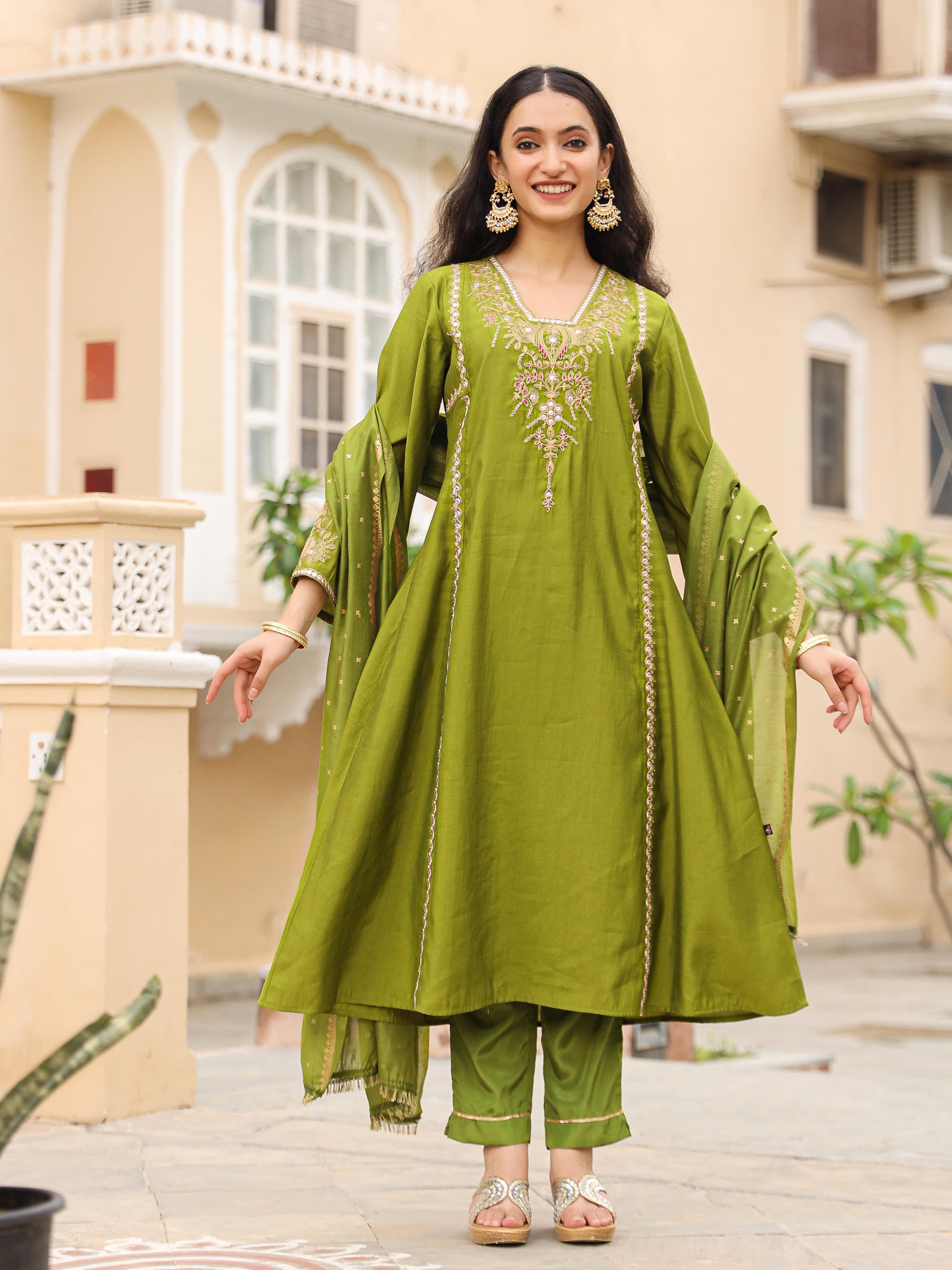 The Swarn Mehndi Green Thread Embroidered Viscose Kurta Pant And Dupatta With Mirror & Zari work