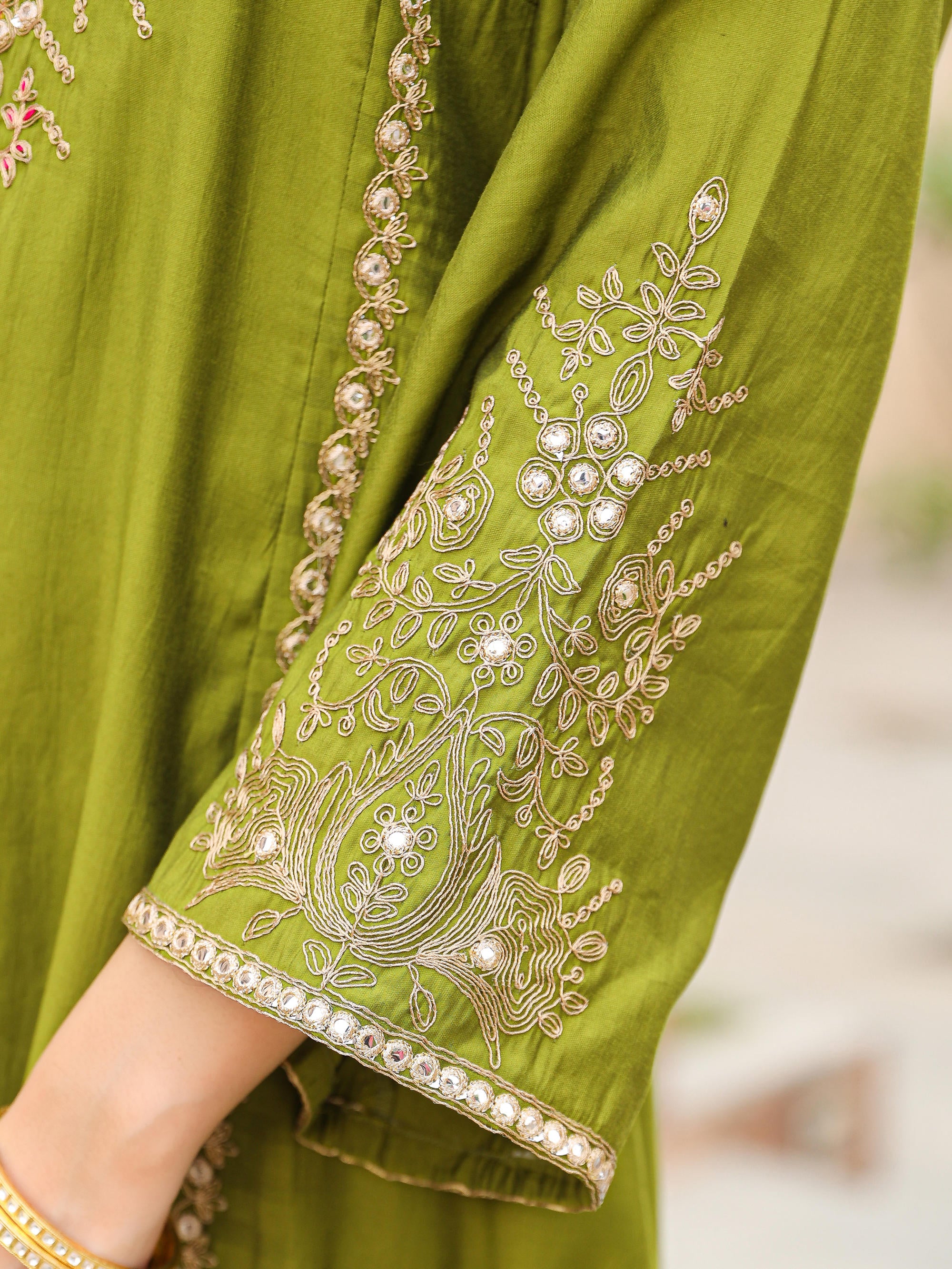 The Swarn Mehndi Green Thread Embroidered Viscose Kurta Pant And Dupatta With Mirror & Zari work