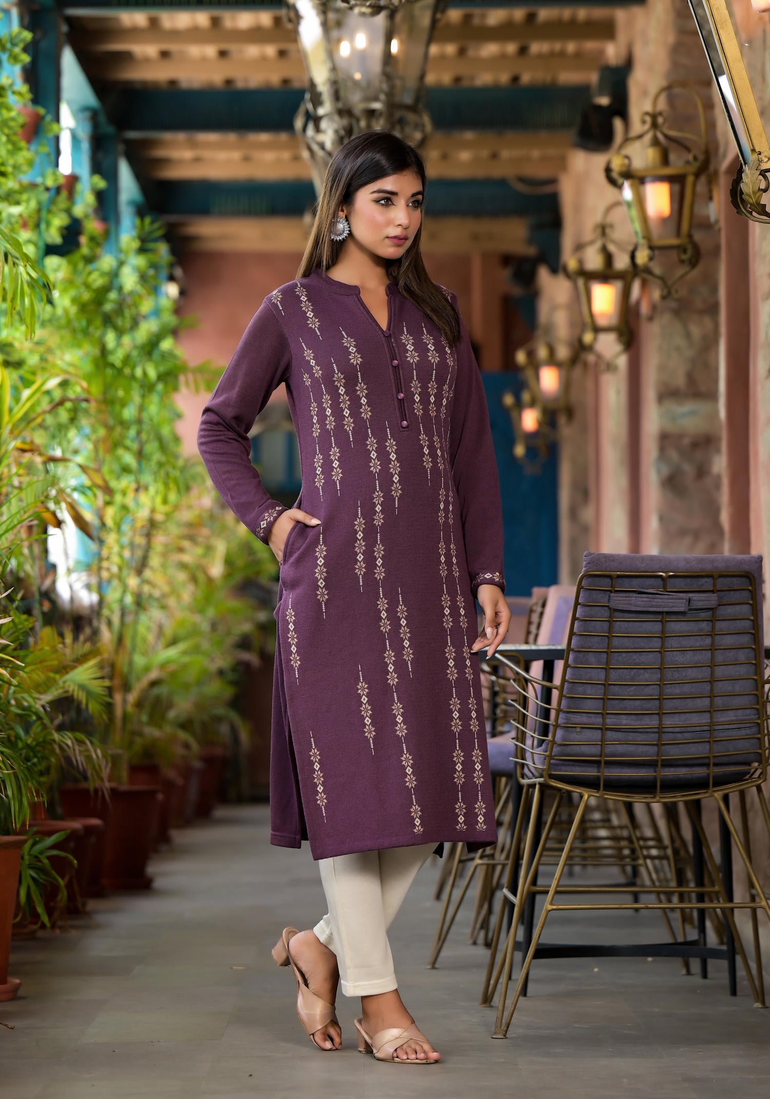 Violet Ethnic Motif Printed Polycotton Winter Wear Kurta