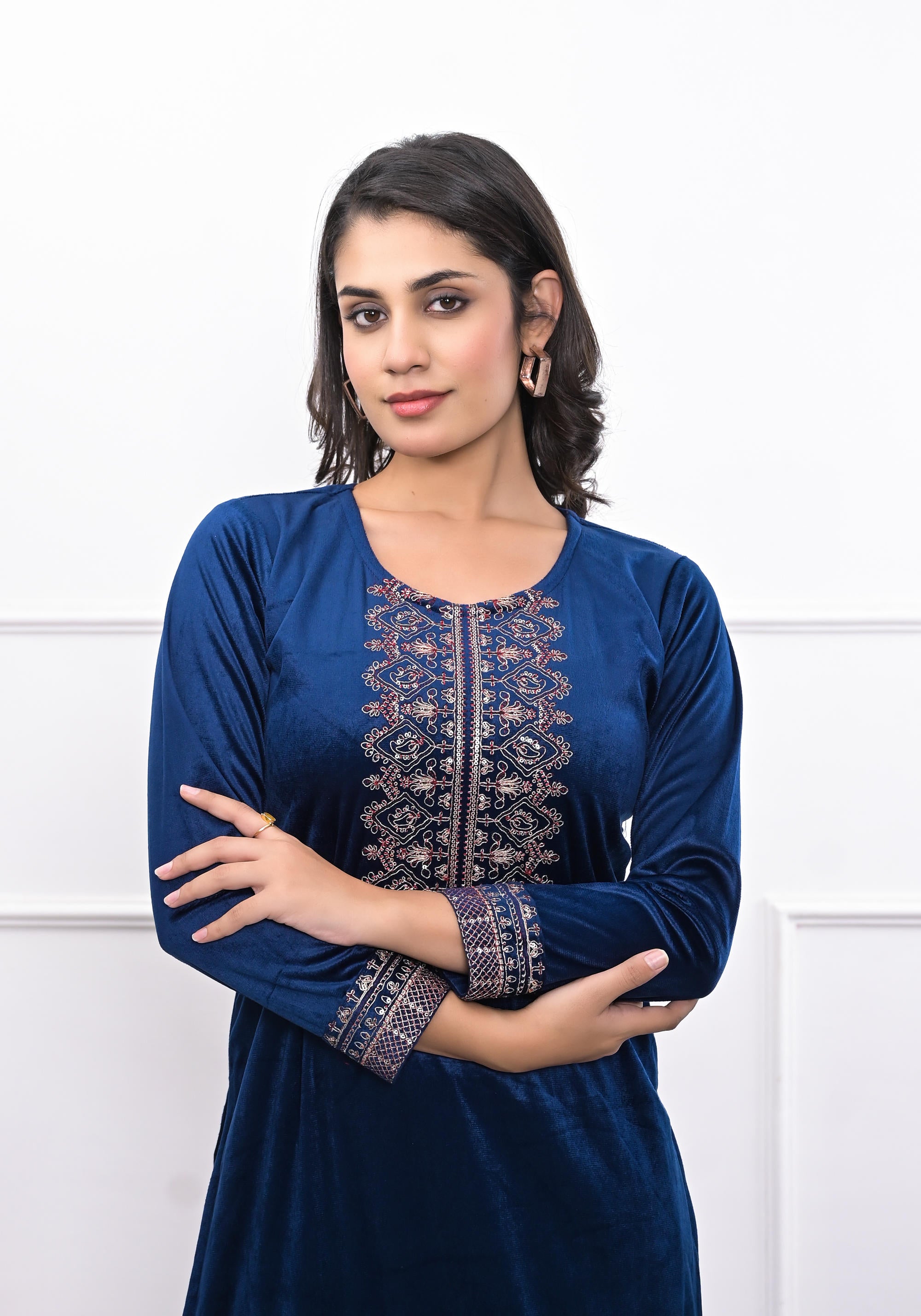 Velvet Blue Kurta & Pant Set with Thread Work & Sequins