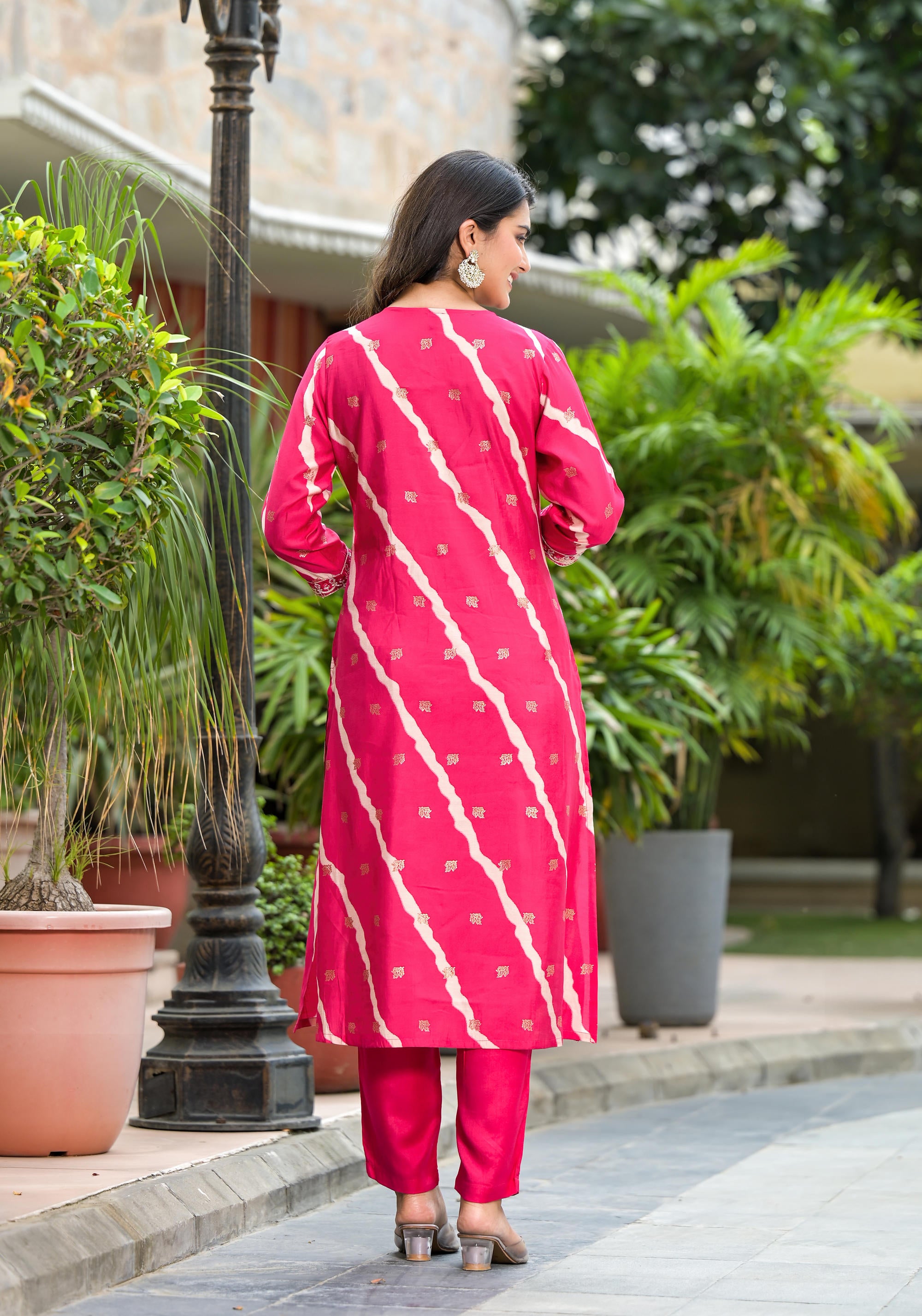 Pink Lehriya Printed Musline Kurta Set With Mirror Work & Sequins