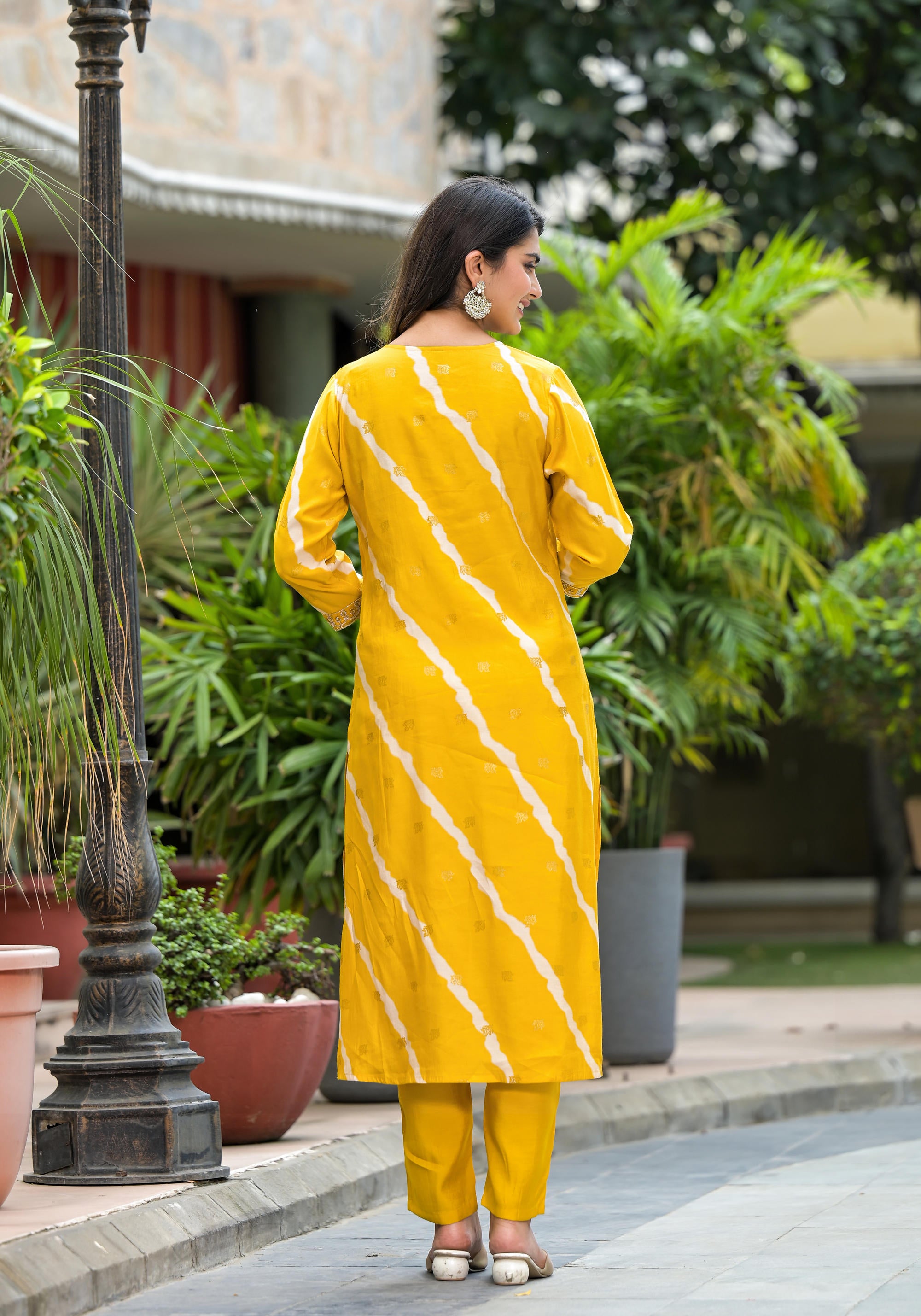 Yellow Lehriya Printed Musline Kurta Set With Mirror Work & Sequins