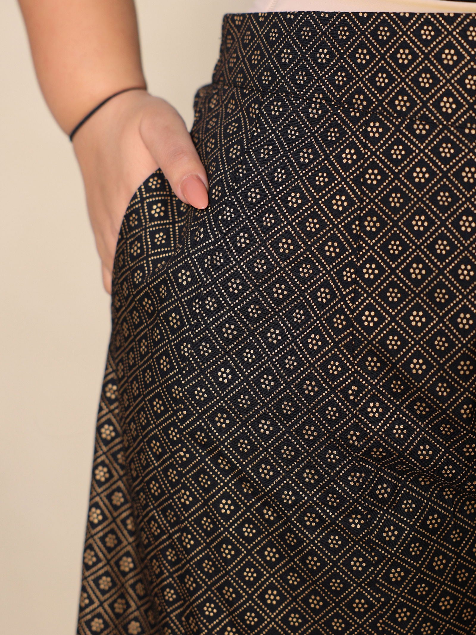 Juniper Black Geometric Printed Rayon Flared Women Palazzo With One Pocket 