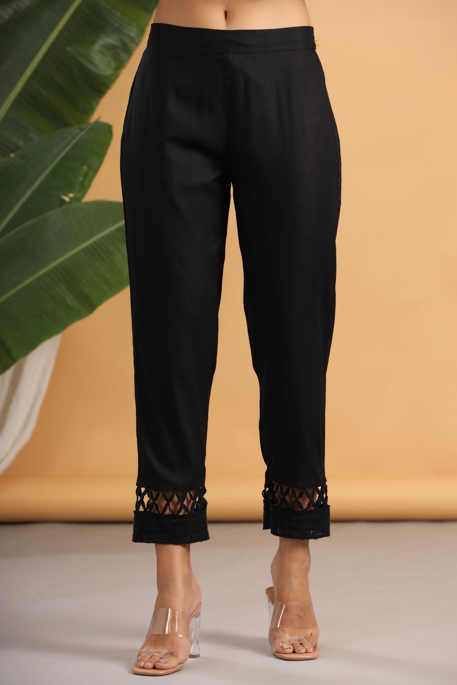 Juniper Black Solid Rayon Ankle-Length Slim Fit Pants. 
