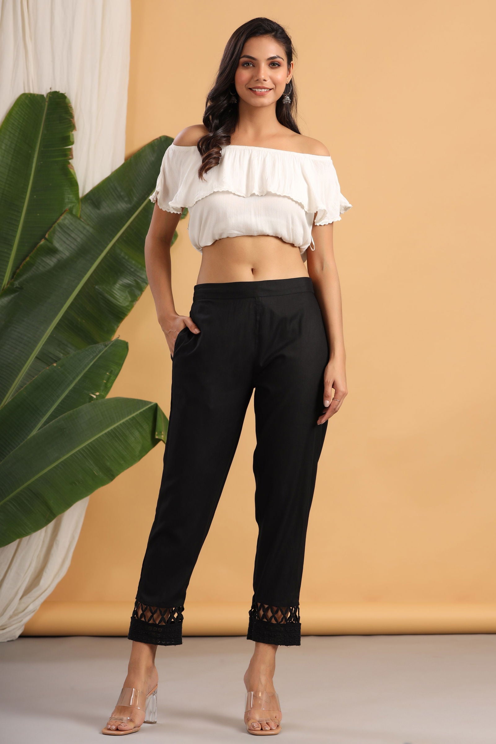 Juniper Black Solid Rayon Ankle-Length Slim Fit Pants. 