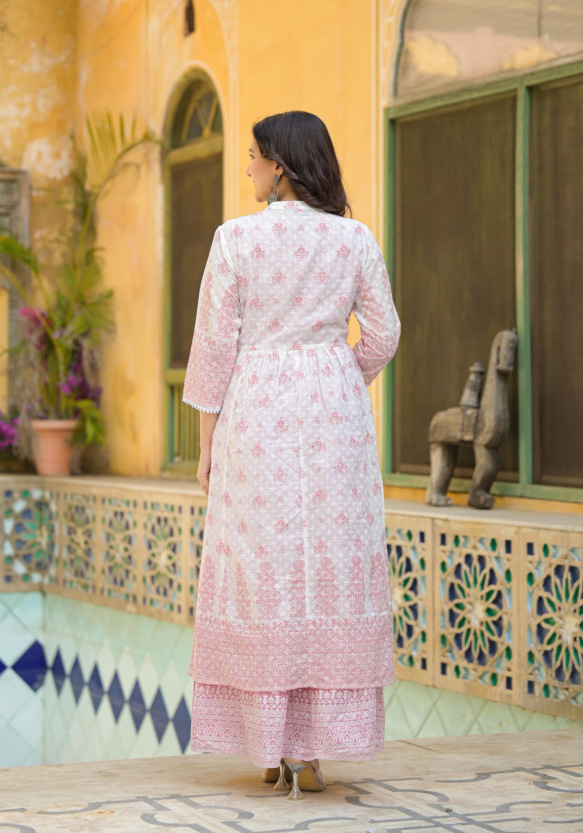 Pink Ethnic Motif Printed Cotton Kurta & Shrug With Doris