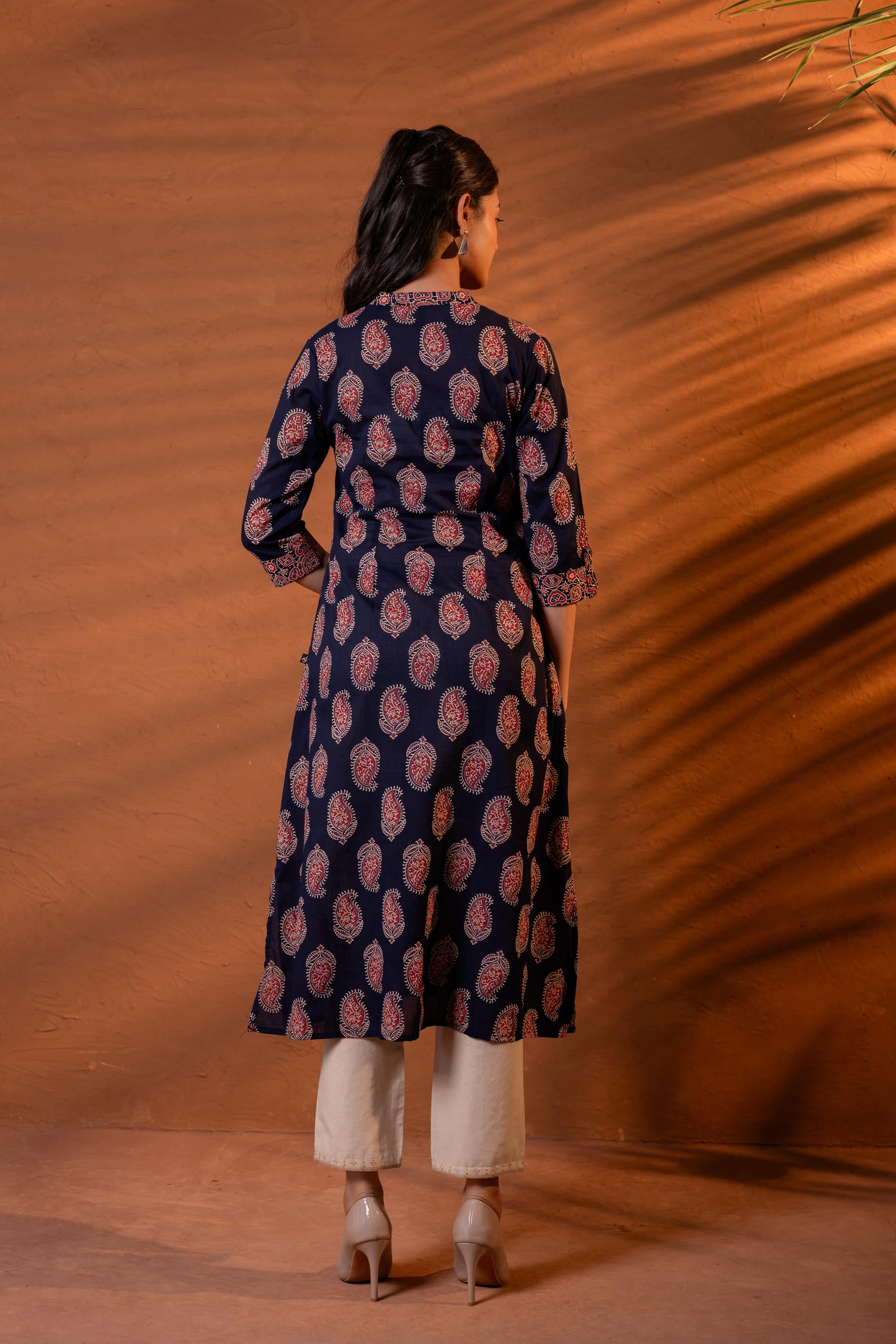 Zariya Navy Heritage Buta Kurta