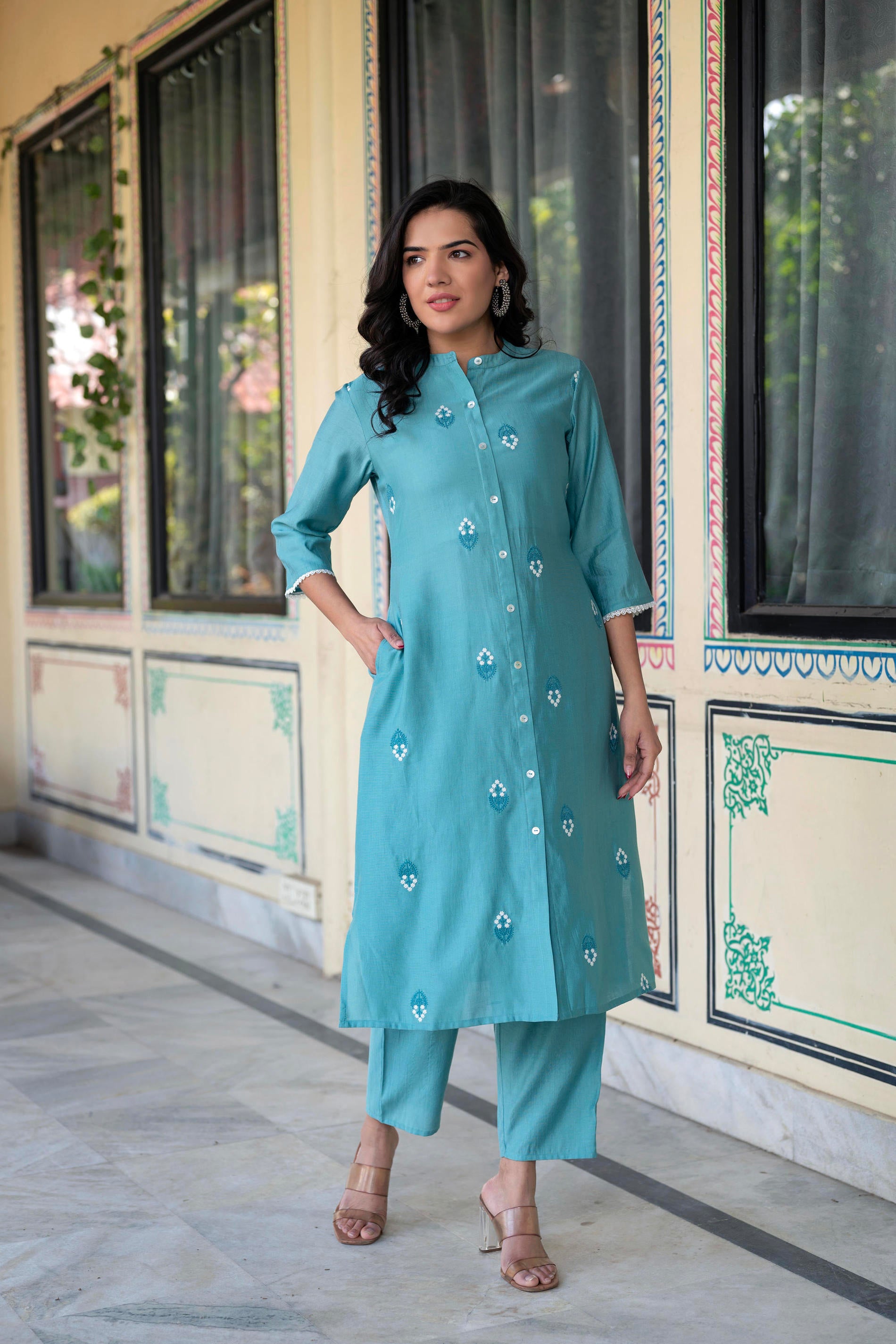 Turquoise embroiderd kurta and  solid bottom with cotton lace