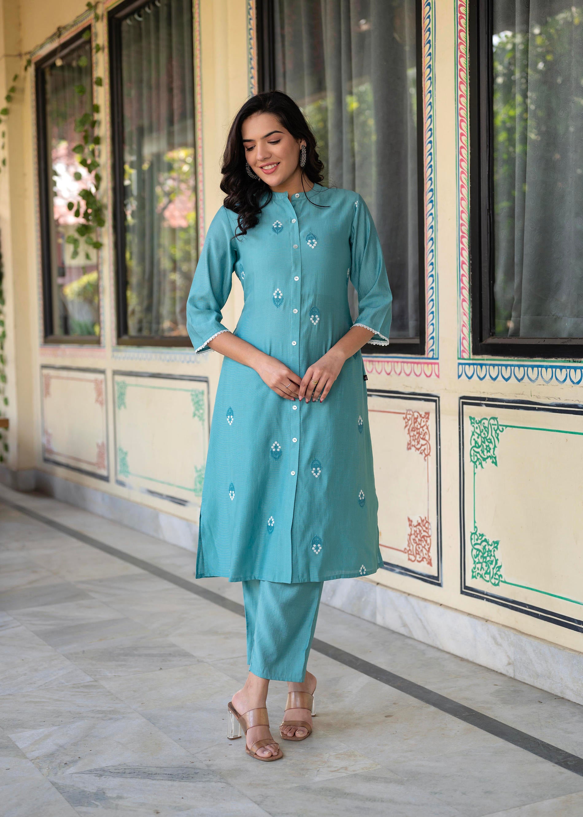 Turquoise embroiderd kurta and  solid bottom with cotton lace