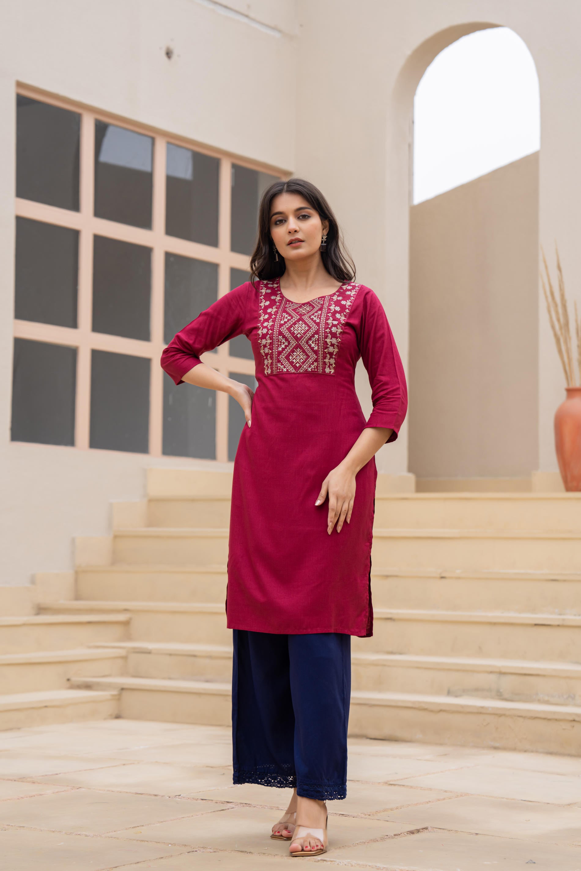 Maroon Solid Viscose Kurta With Sequins & Thread Work