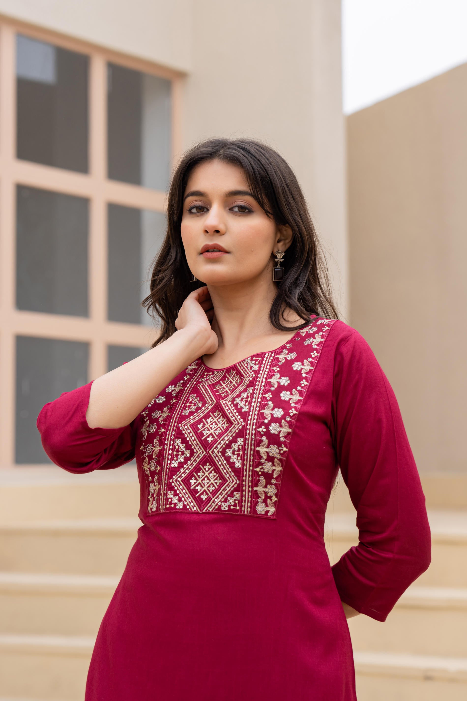 Maroon Solid Viscose Kurta With Sequins & Thread Work