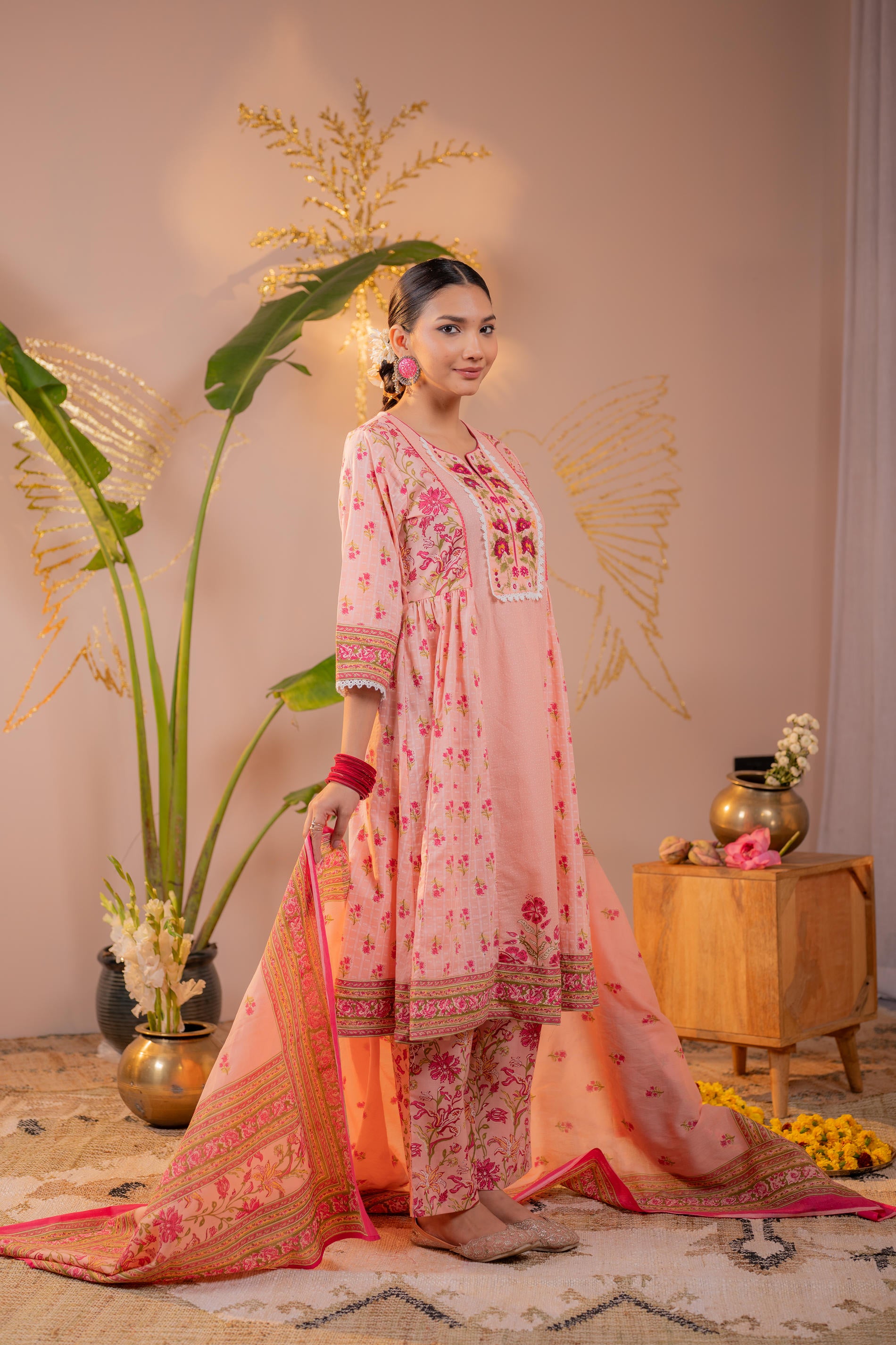 Noor-e-Gul Peach Printed Kurta Pant And Dupatta Set