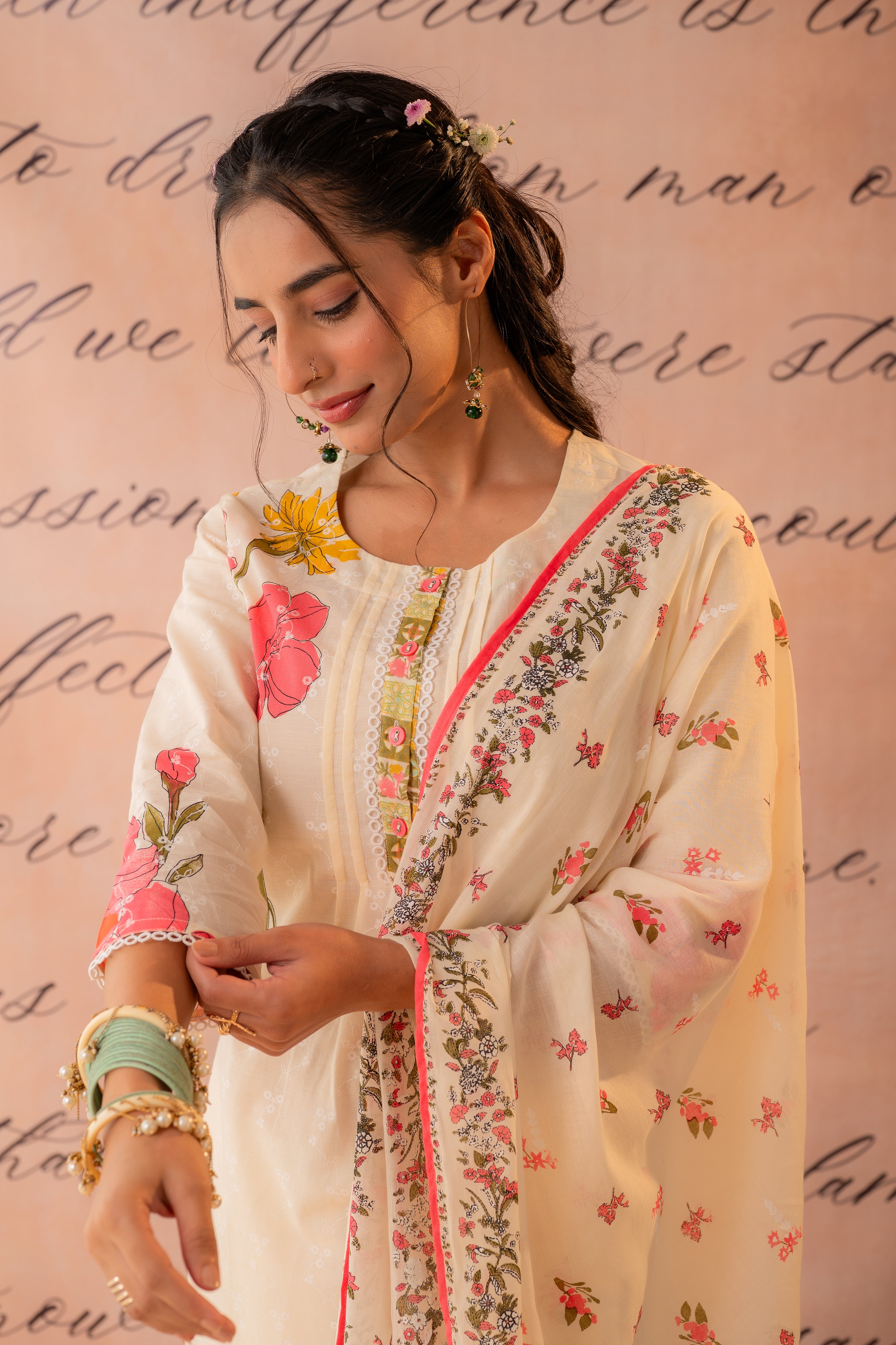 Dastaan Off-White Floral Printed Kurta Pant And Dupatta Set