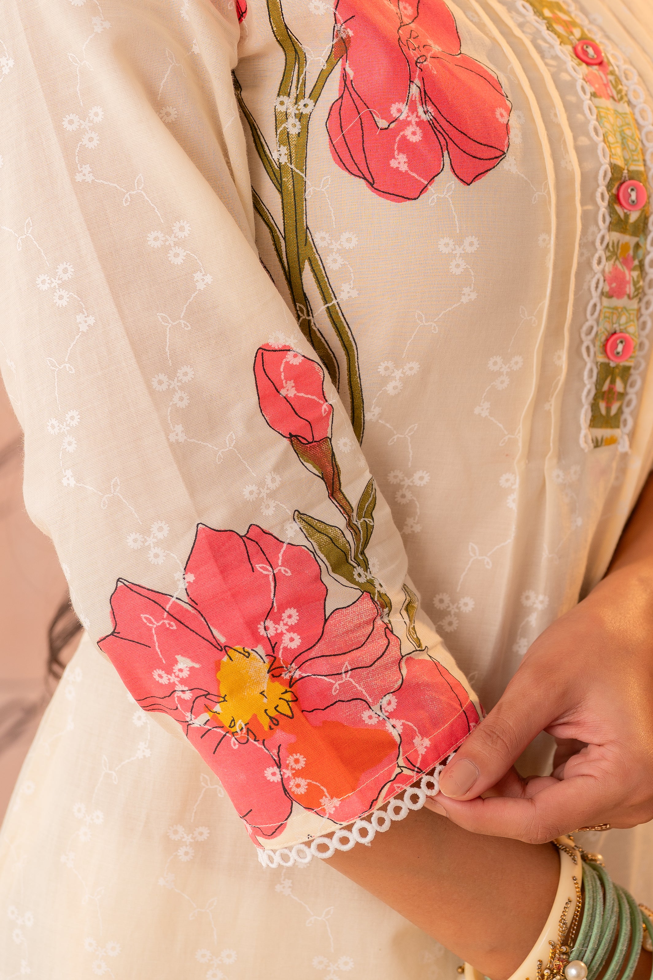 Dastaan Off-White Floral Printed Kurta Pant And Dupatta Set