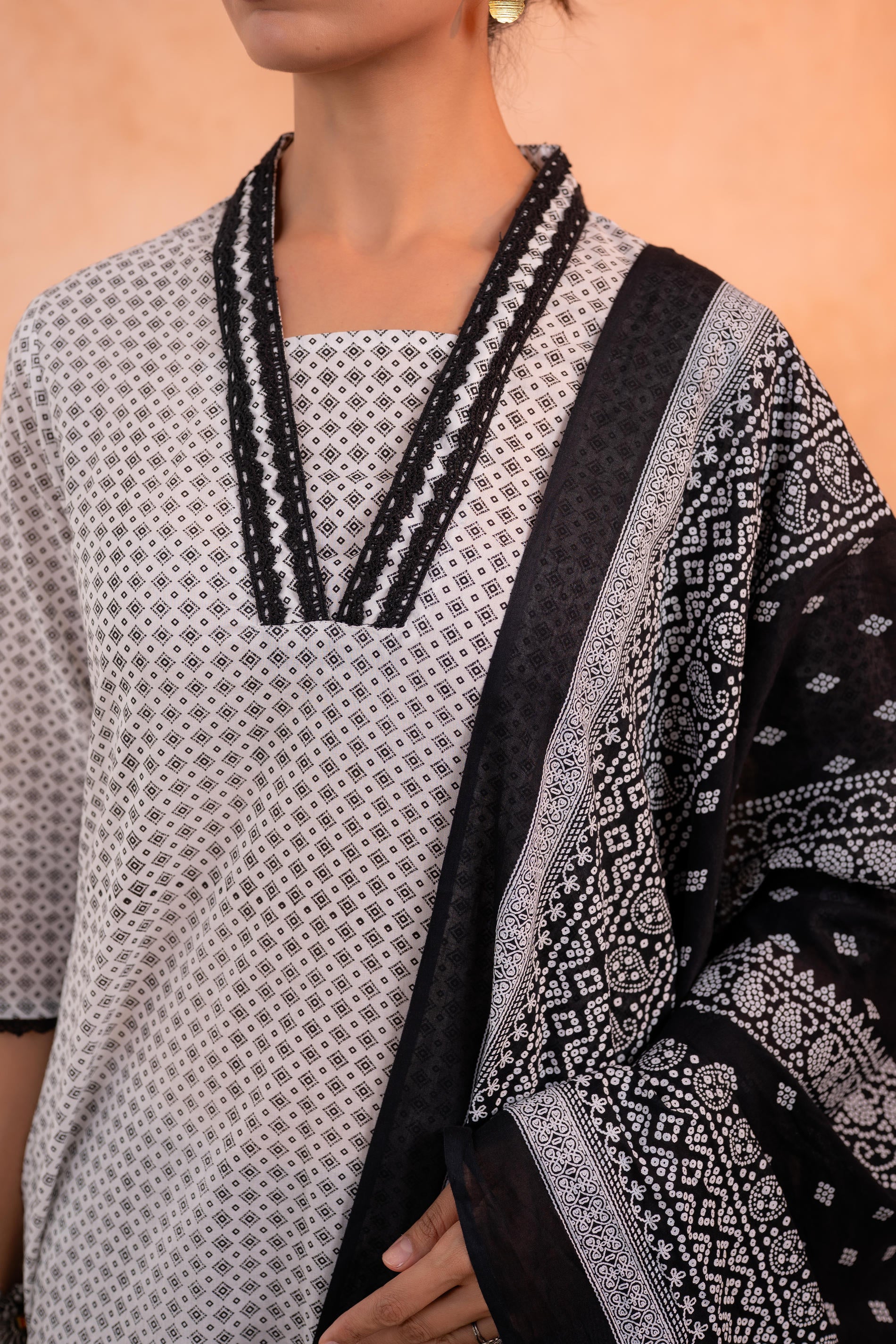 Noir Ikat Echo Black & White  Printed Kurta Pant And Dupatta Set