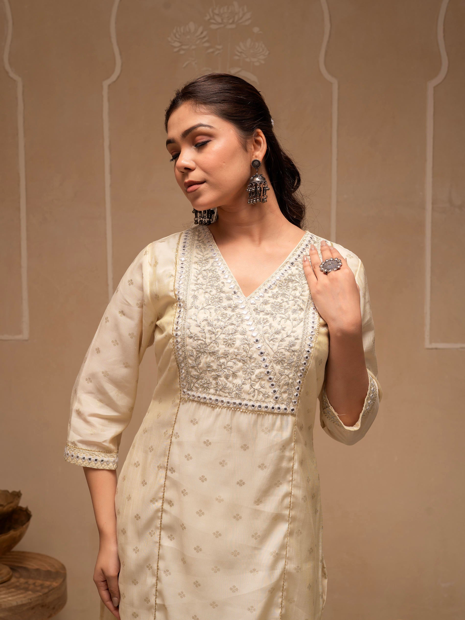 White Floral Viscose Kurta and Pants Set with Mirror and Thread Work