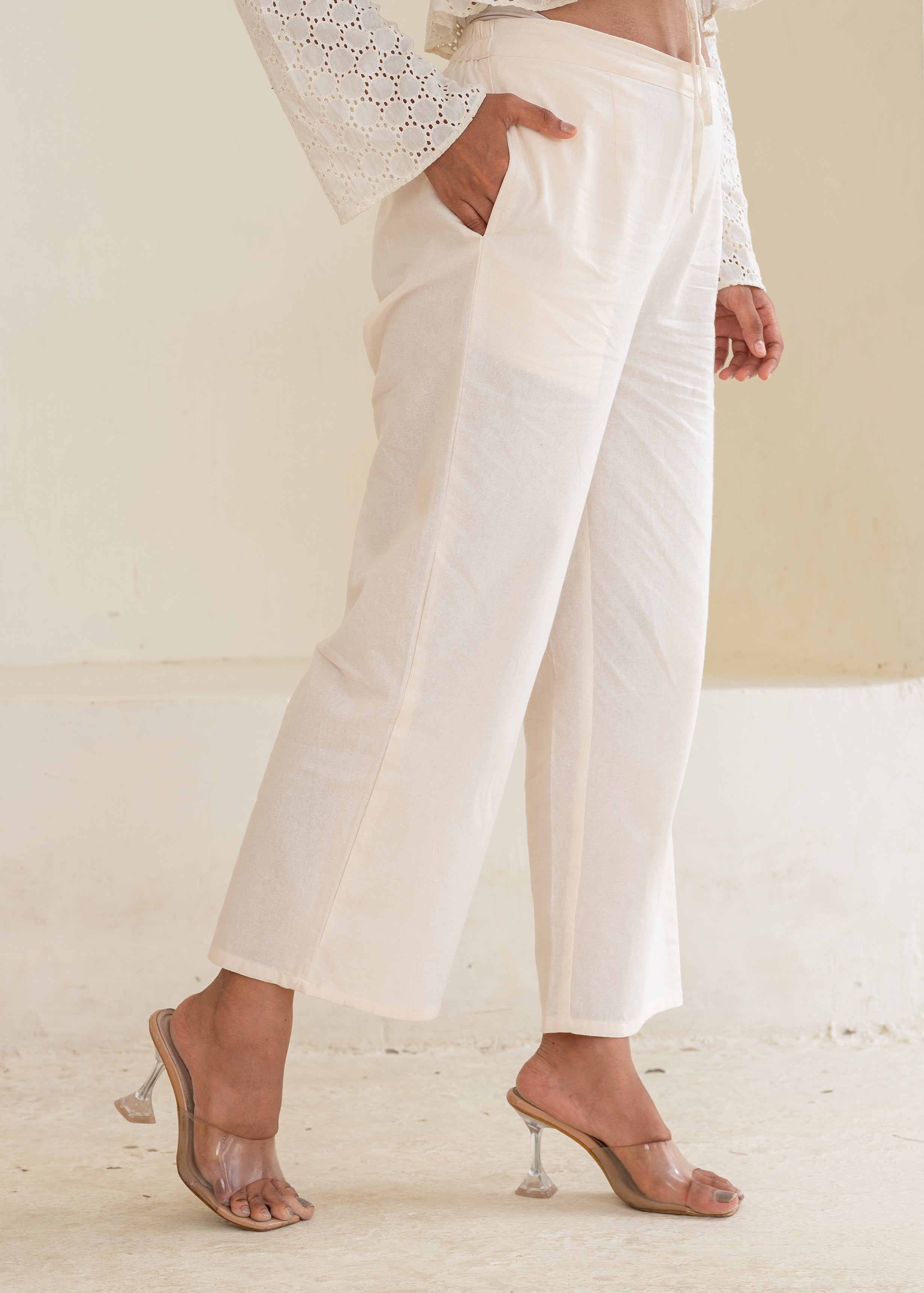 Women's Off White Solid Straight Cotton Pant with Pocket