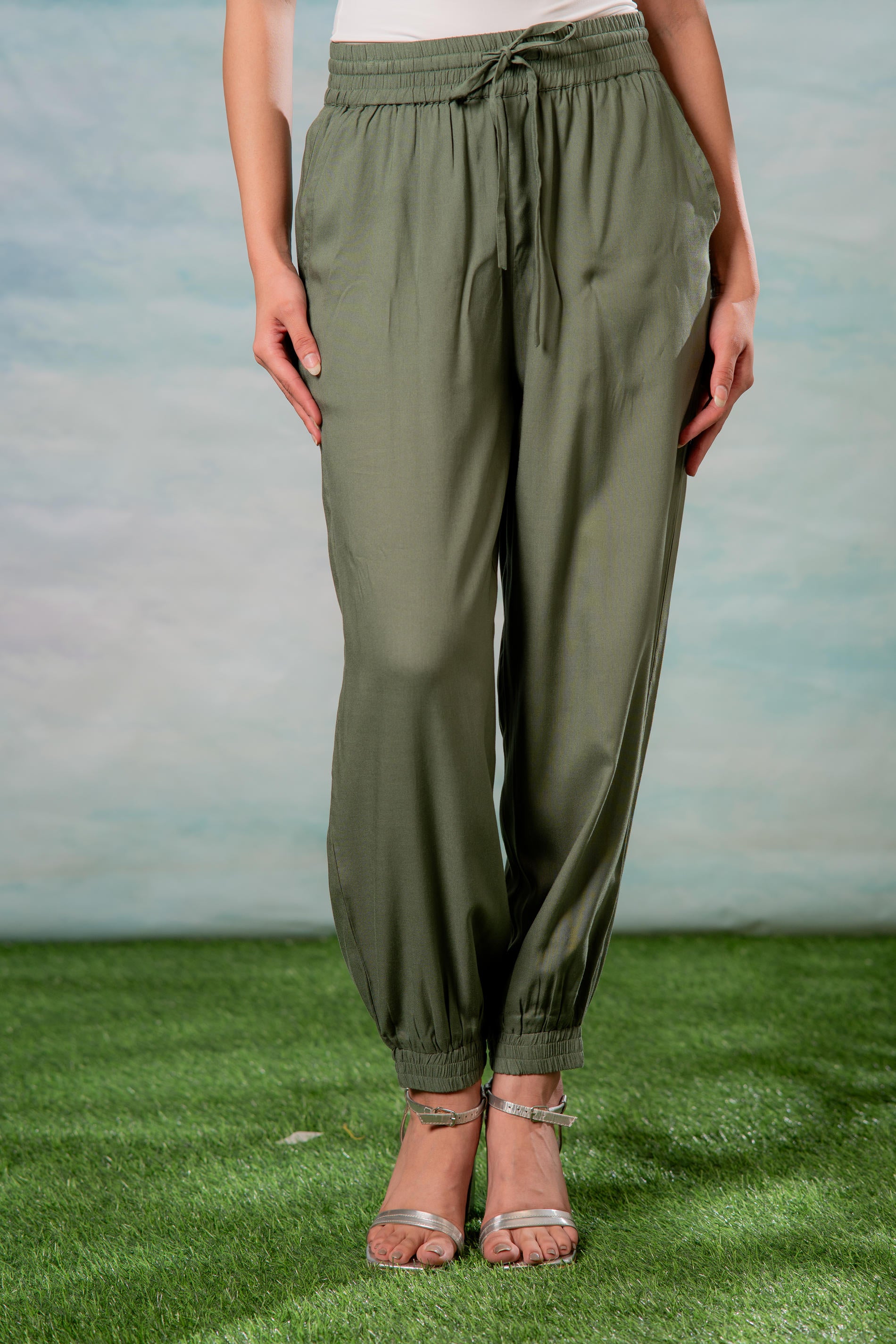 Lamora Women’s Olive Green Drawstring Jogger Pants