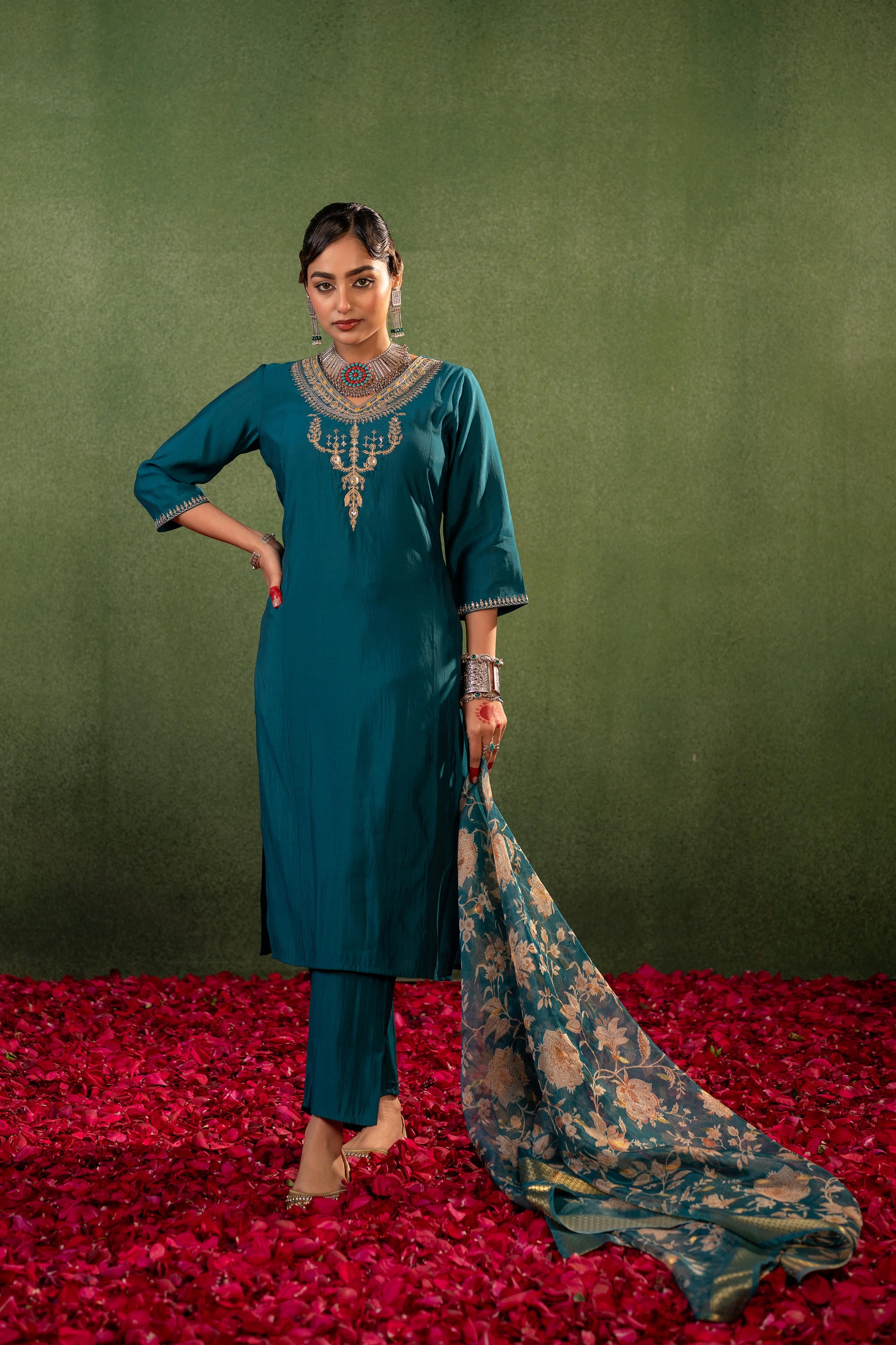 Green Floral Embroidered Kurta Set with Jacquard Dupatta