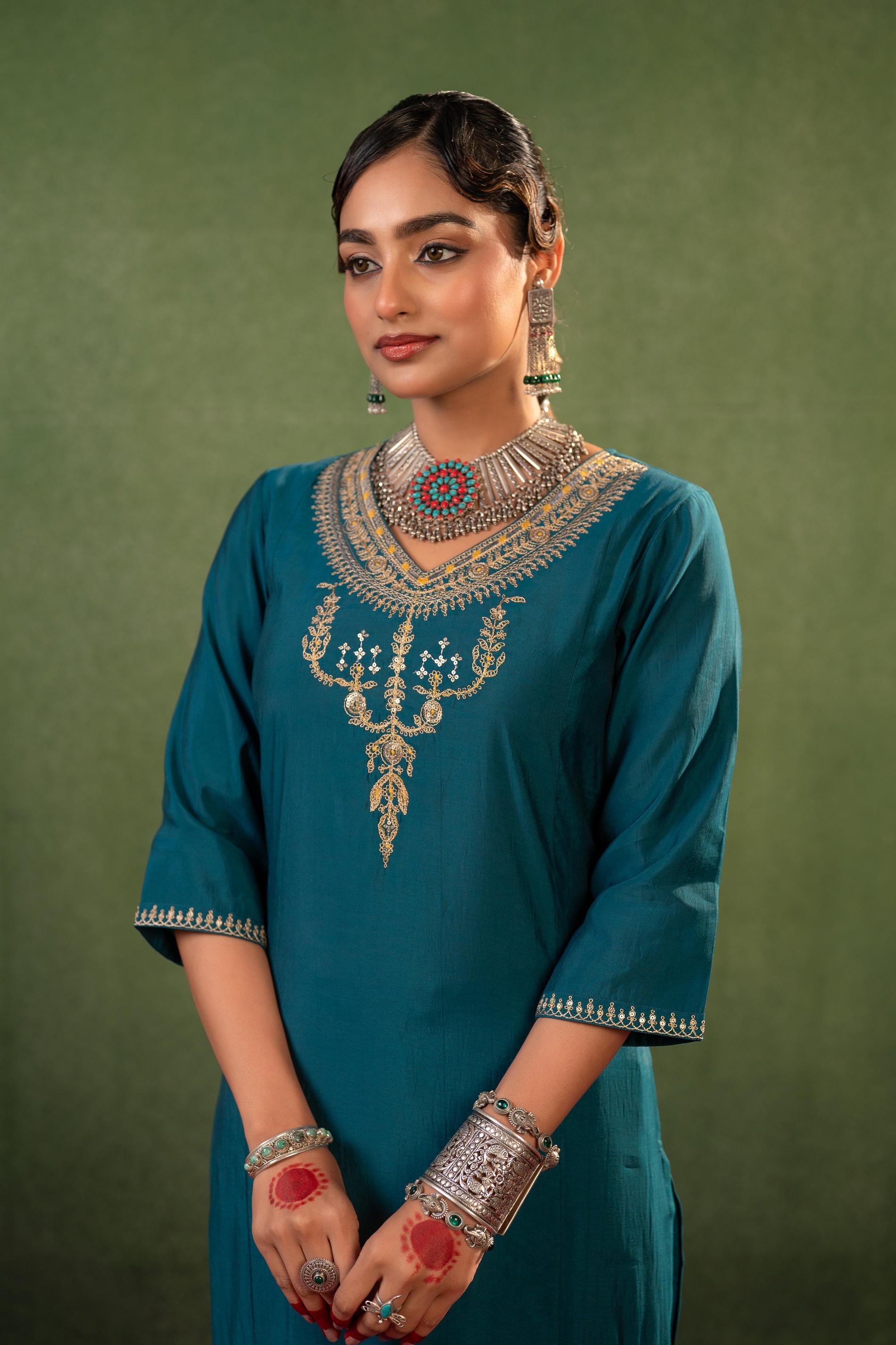 Green Floral Embroidered Kurta Set with Jacquard Dupatta