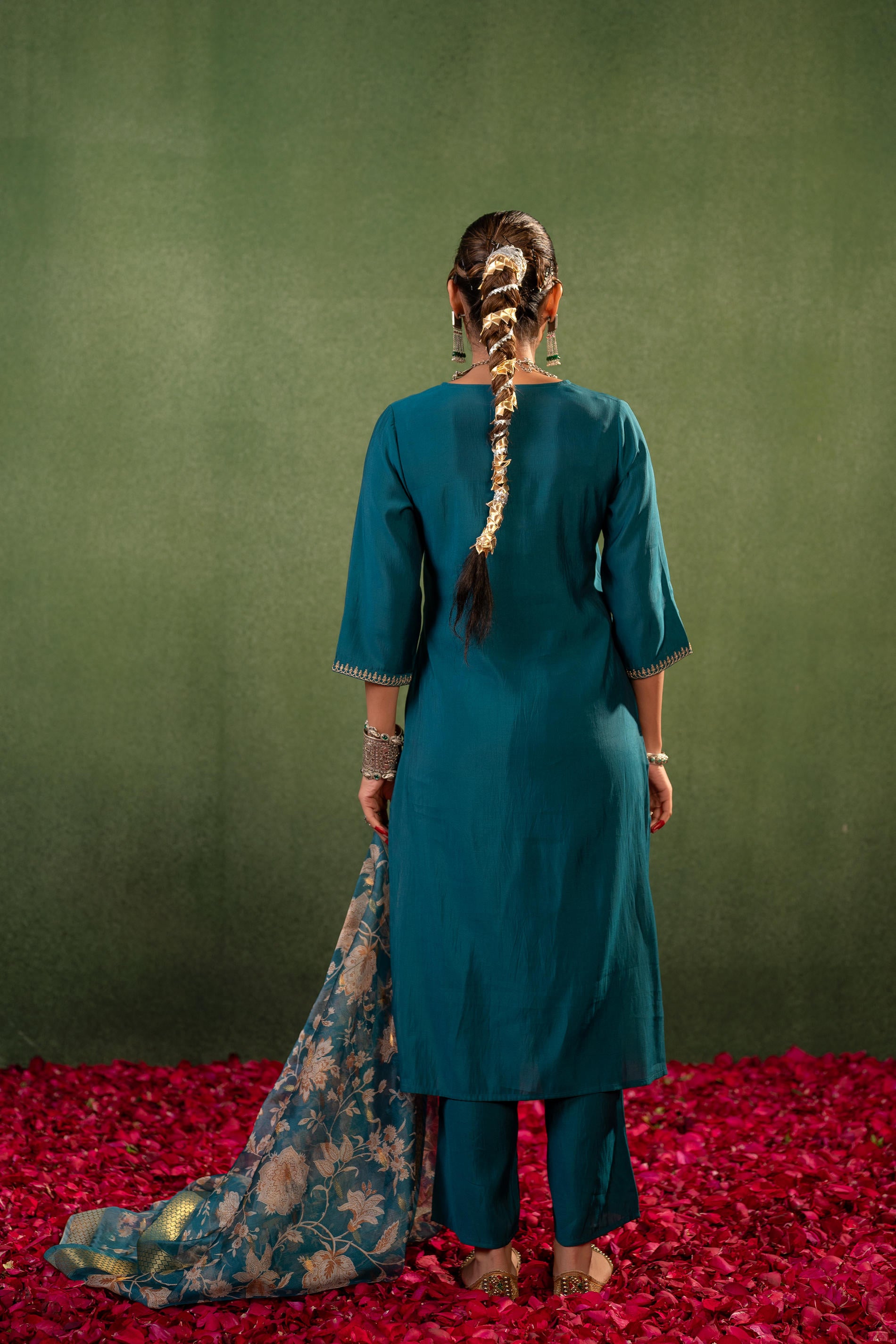 Green Floral Embroidered Kurta Set with Jacquard Dupatta