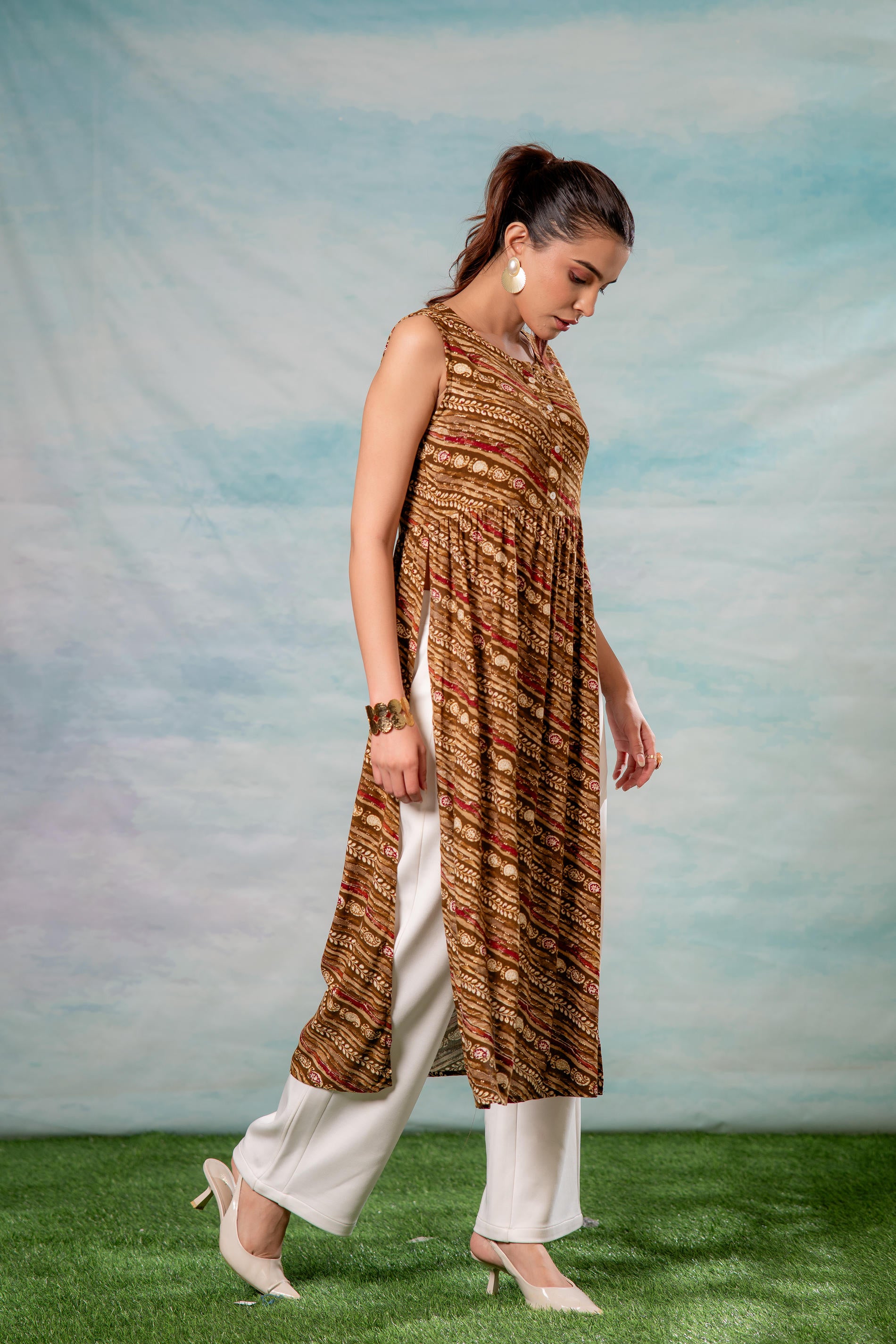 Women's Brown Ethnic Motif Printed Sleeveless Kurta