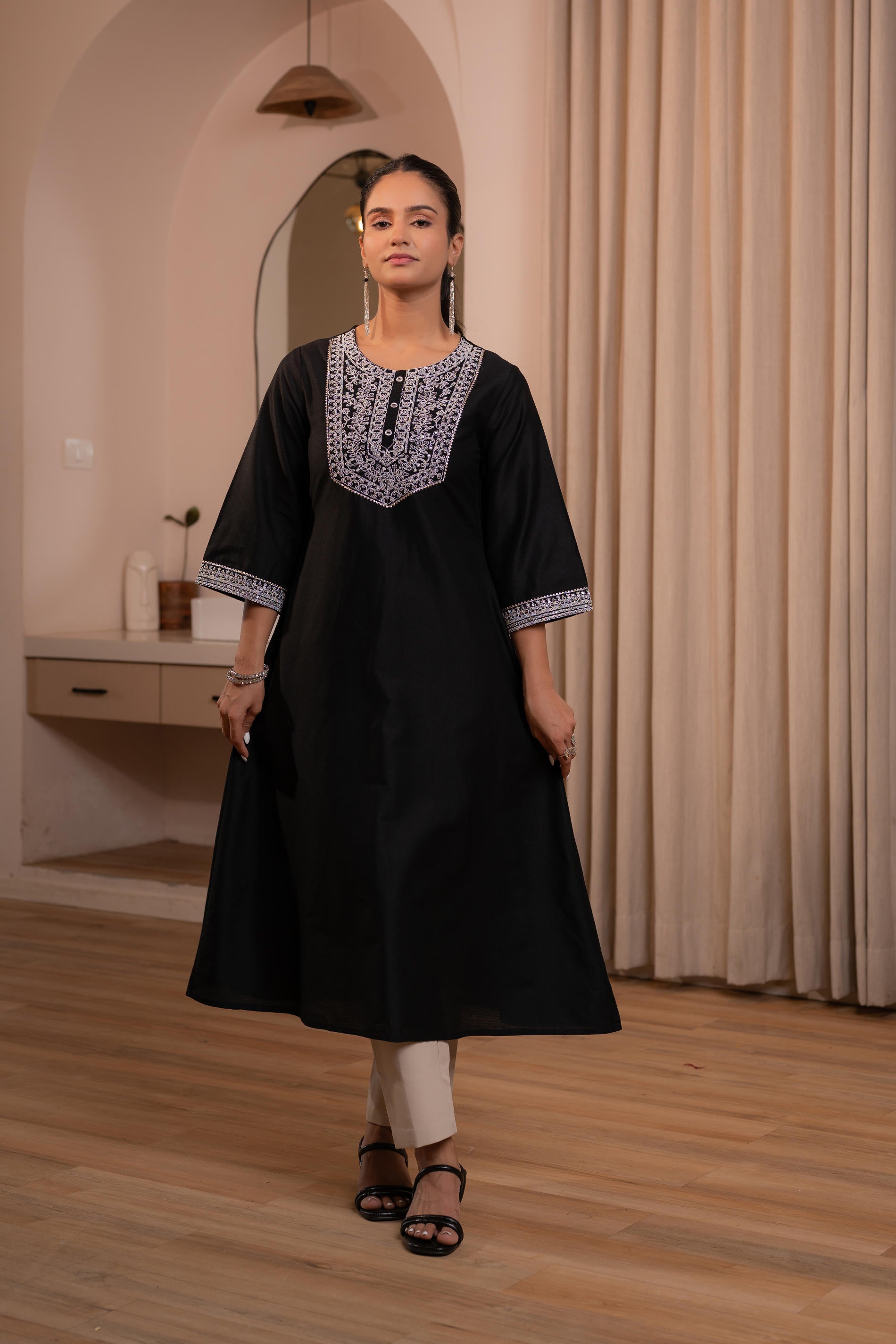 Noir Kashida Kurta