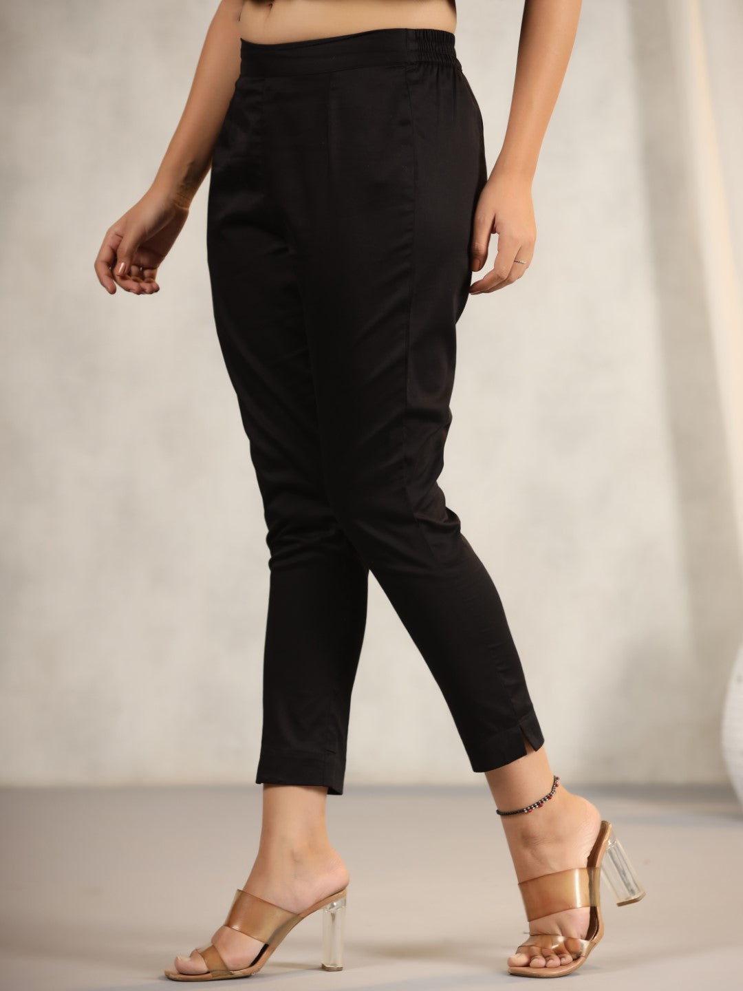 Juniper Women Black Cotton Lycra Solid Slim Pants