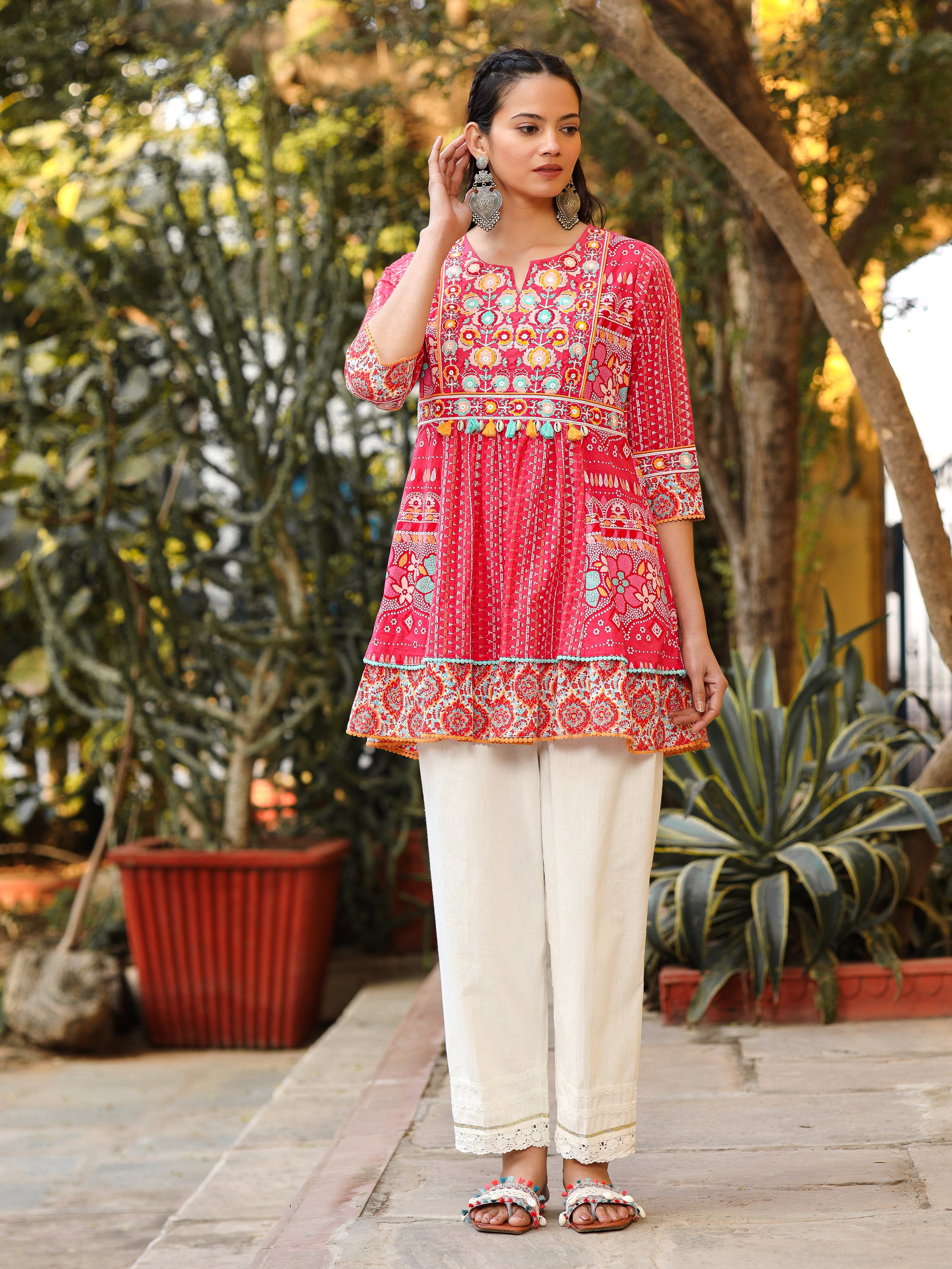 Juniper The Sujani Pink Floral Printed Pure Cotton Tunic With Thread Work